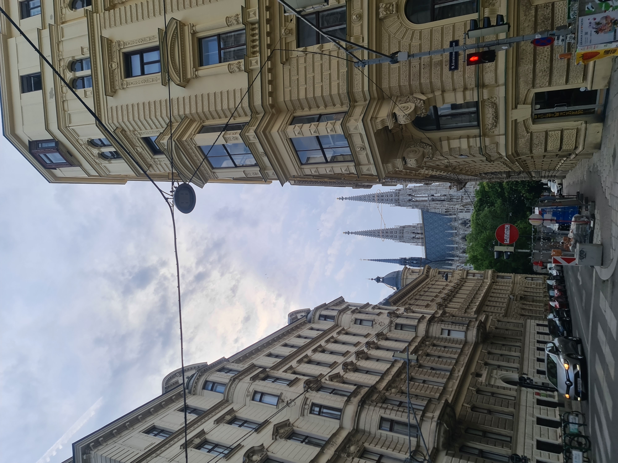 Early morning street-level tour through central Vienna