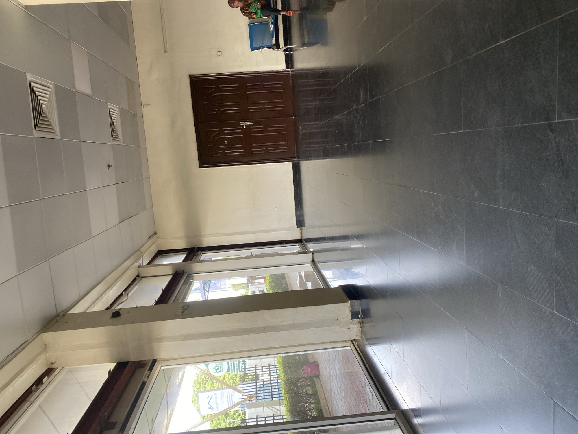 Person spends afternoon in commercial building in Abuja