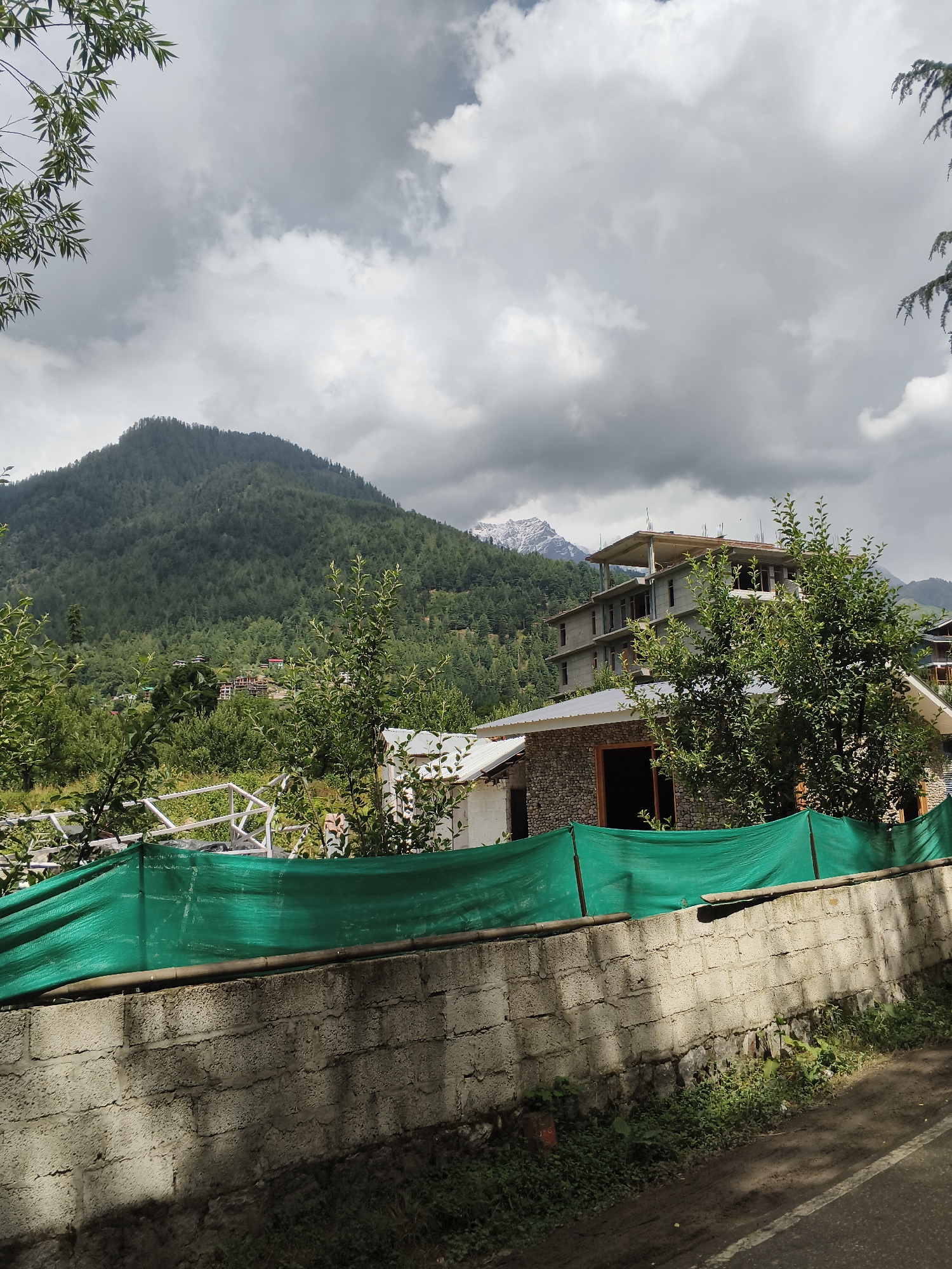 Morning walk through Manali's construction sites and river views