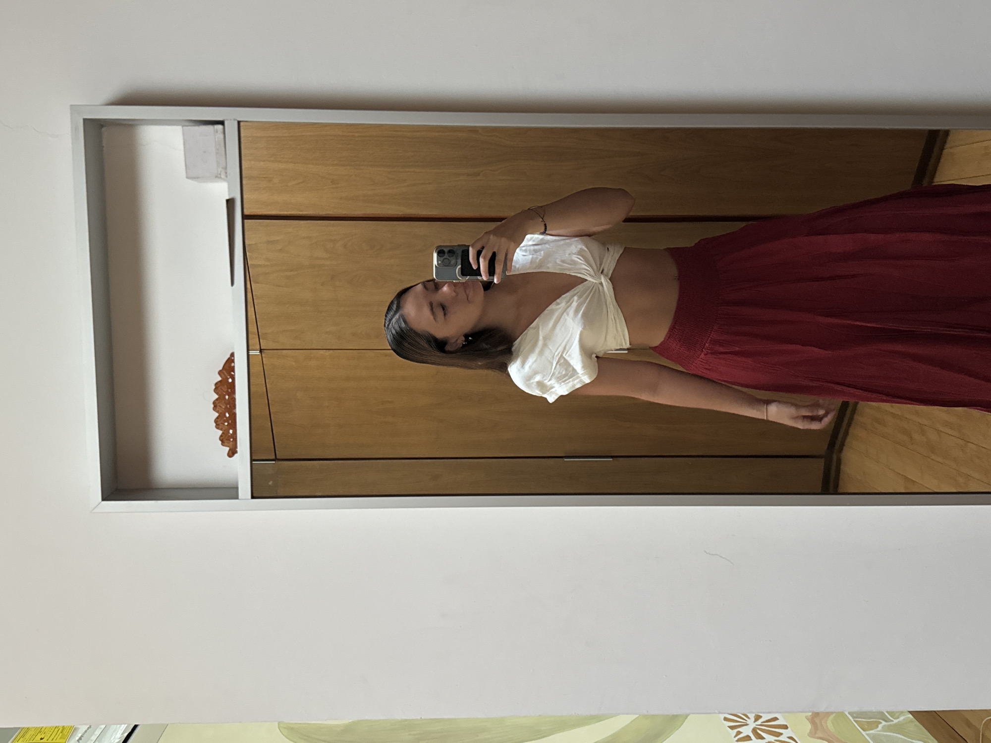 Woman takes mirror selfies in Tlaxcalancingo room