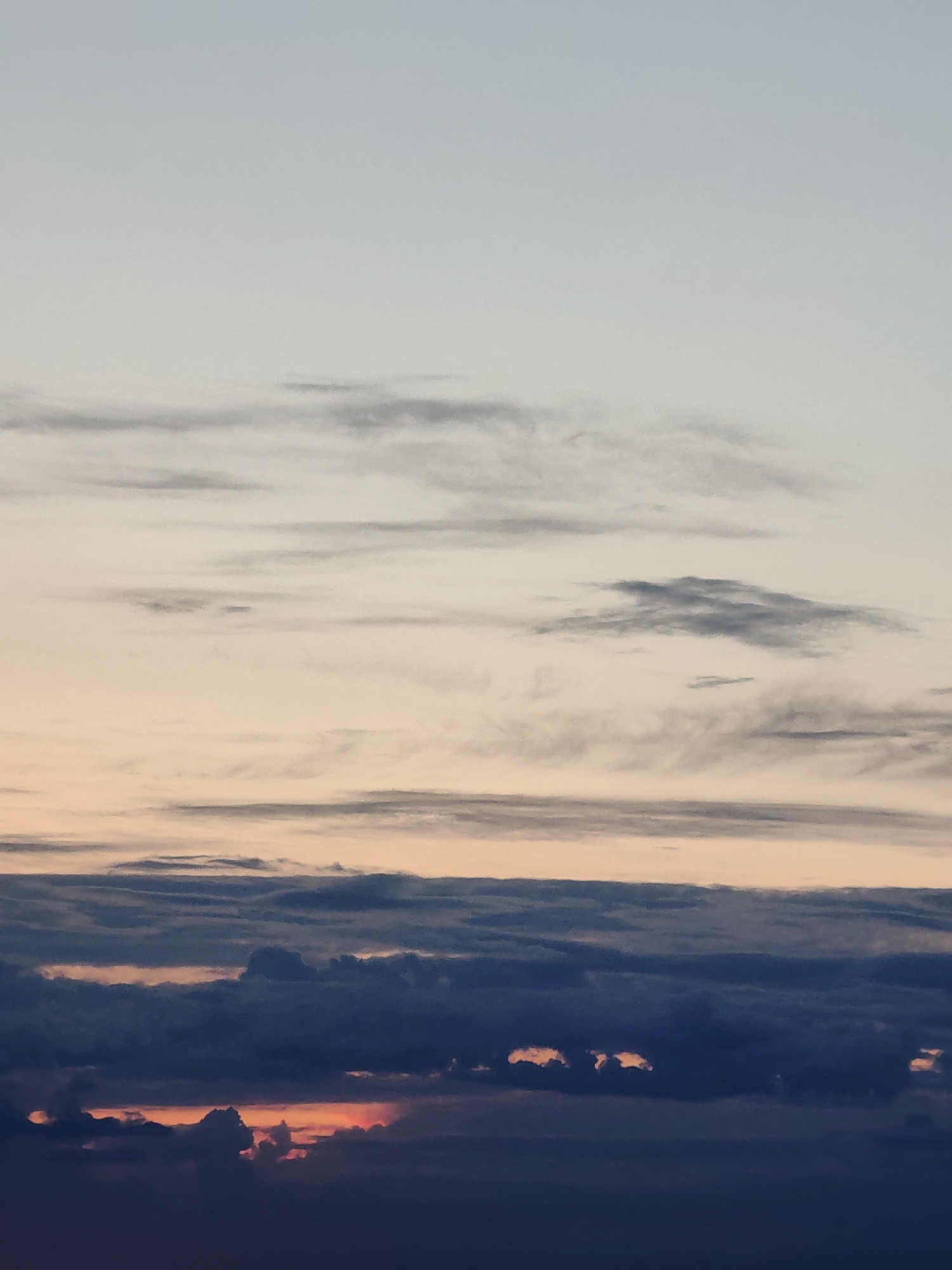 Dramatic sunset captured by witnesses in Podolsk, Russia