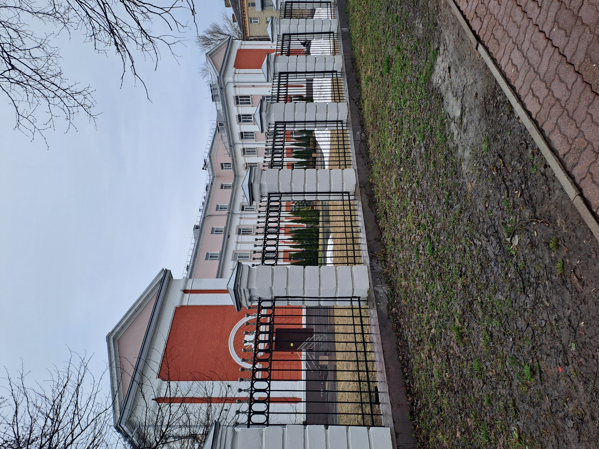 Woman visits medical facility for diagnostic imaging in Elektrostal