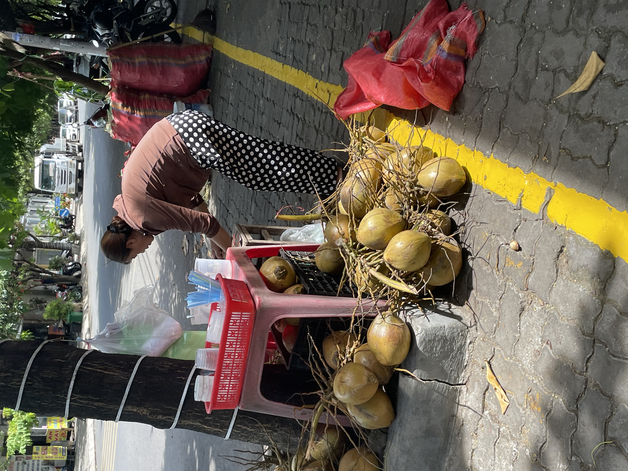 Early morning street life and travel scenes across Đà Nẵng