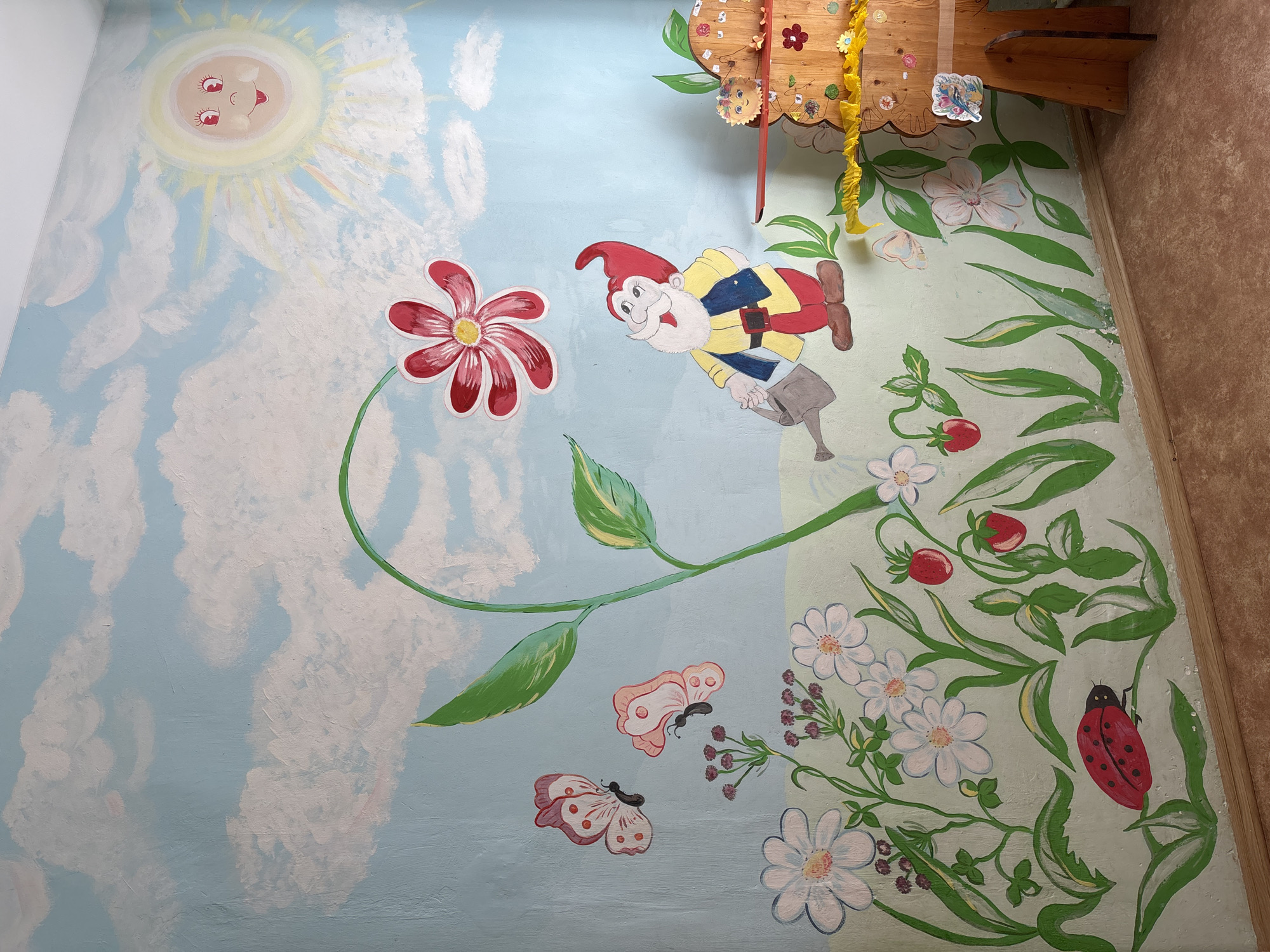 Ornamental gardens and murals in Parechcha, Belarus