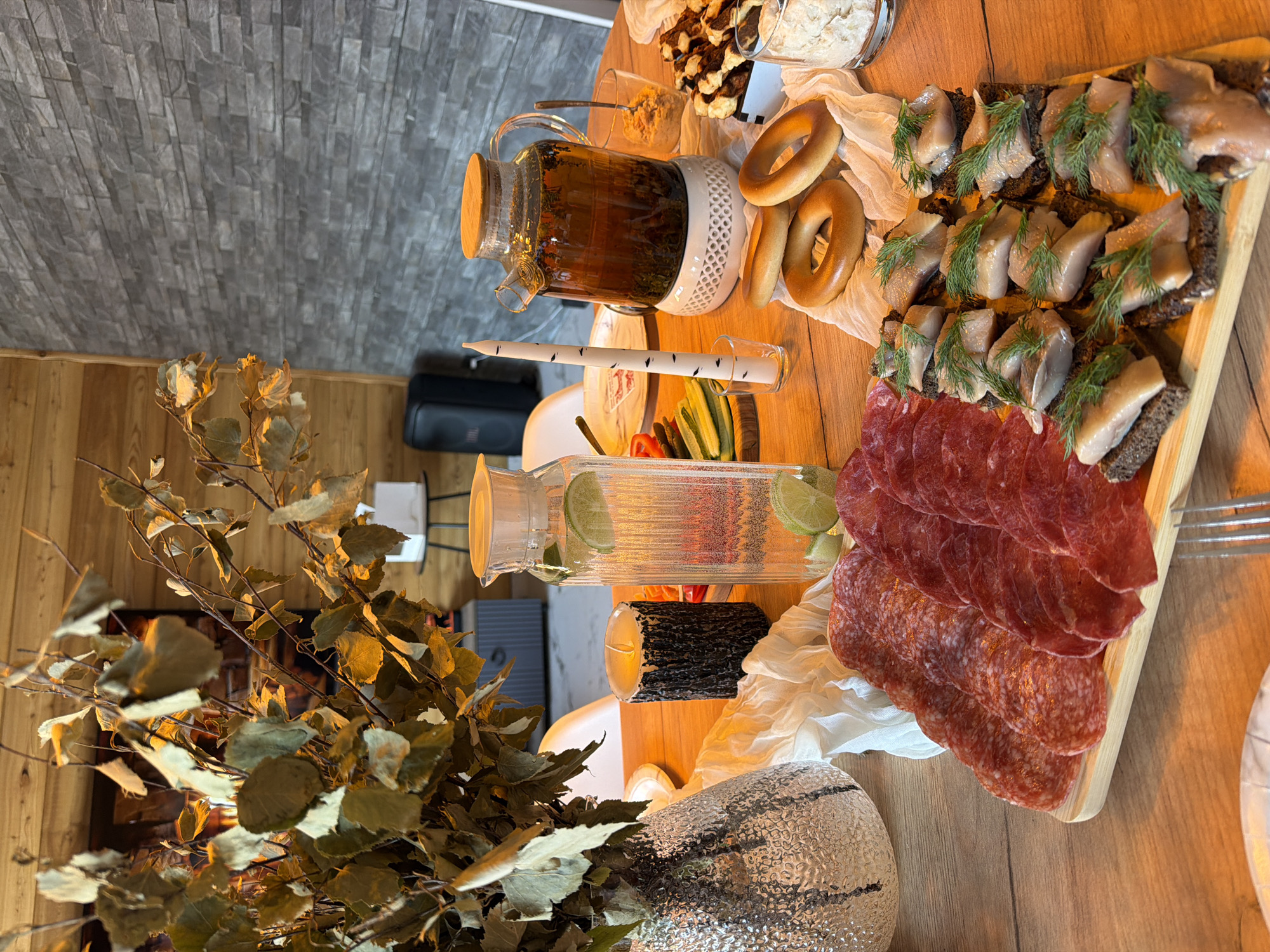 Morning meal gathering documented in wooden home in Марусино