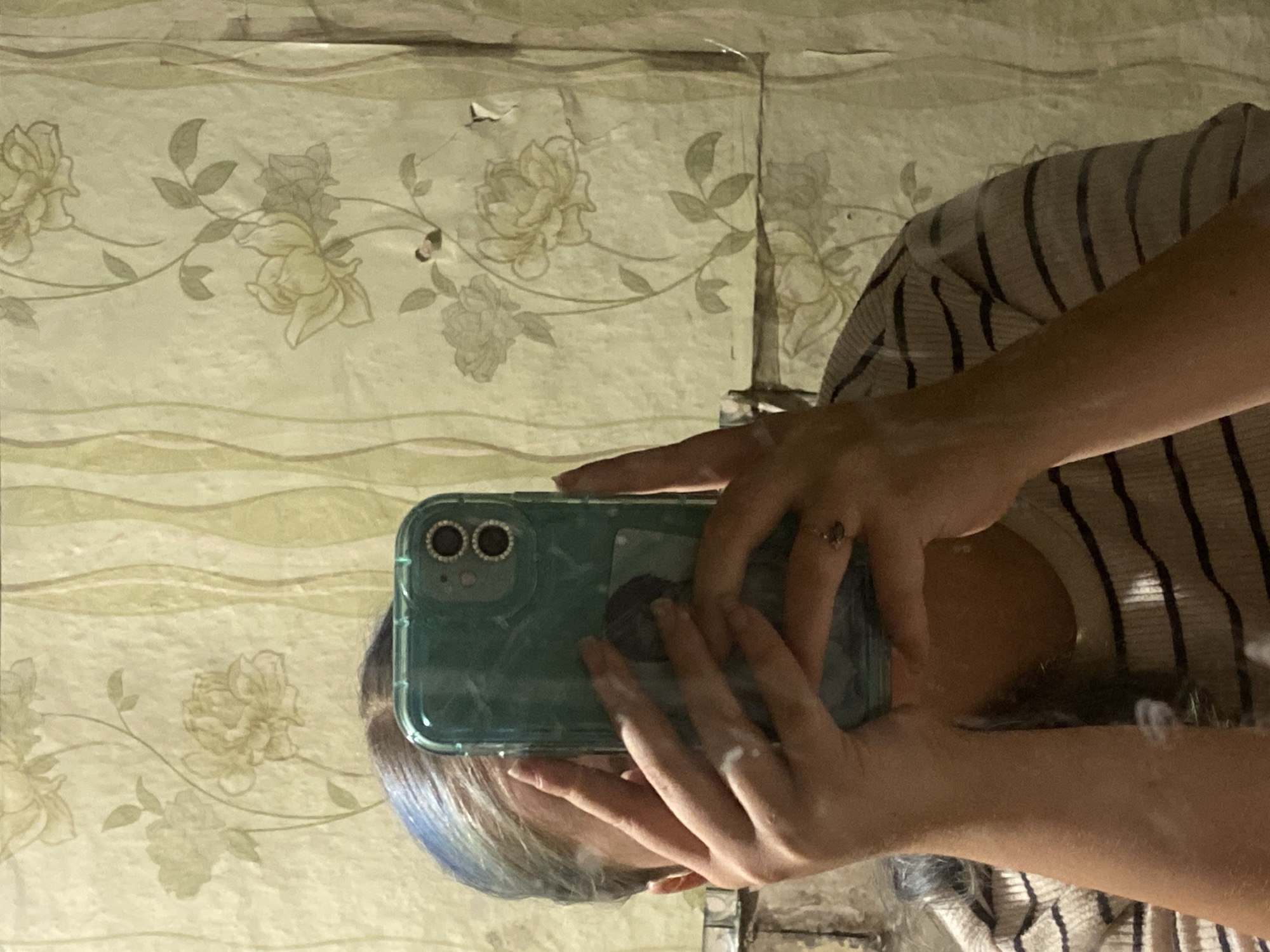 Mirror selfies in a Nova Praha room with blue-streaked hair
