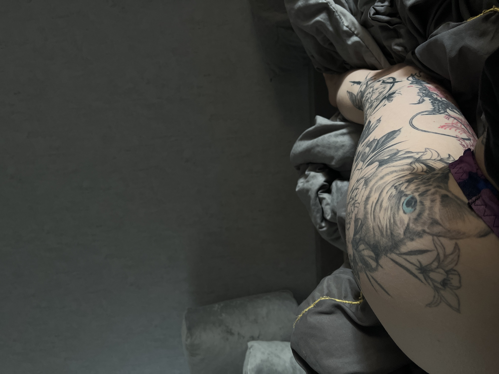 Person spotted with tiger head tattoo featuring blue eyes