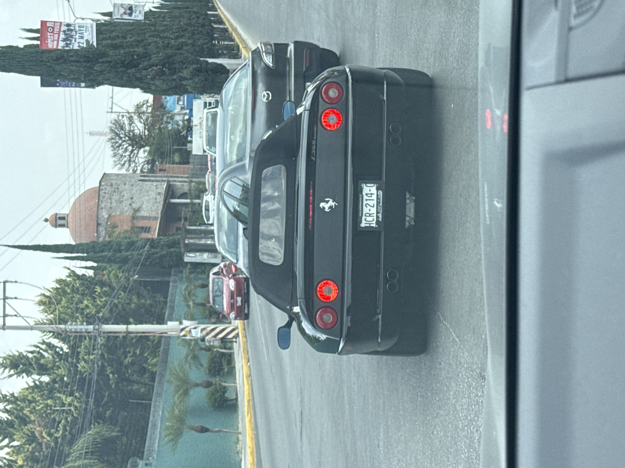 Ferrari spotted in Puebla traffic, woman photographed in nearby vehicle