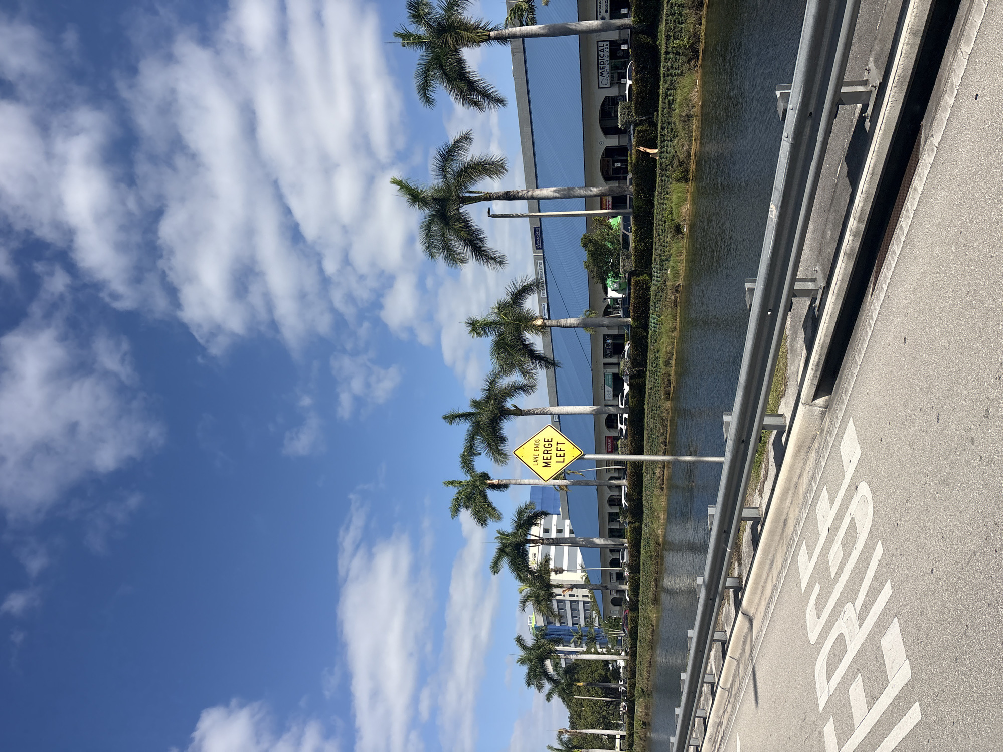 Clear skies, moderate traffic observed on Doral highway