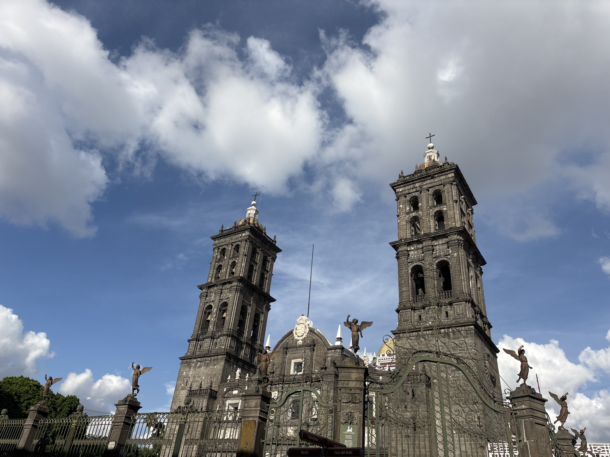 Evening architectural documentation tour captured in central Puebla