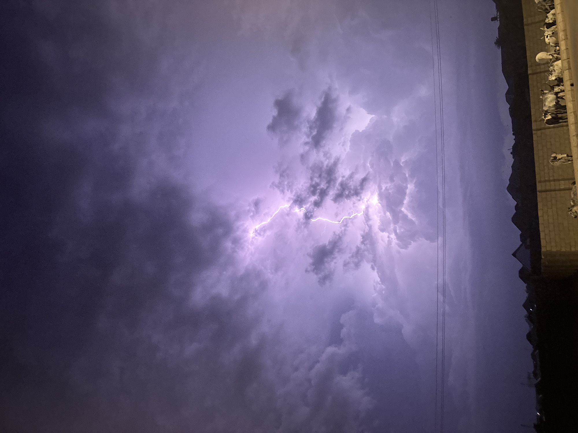 Thunderstorm strikes Bukuru as cattle herd blocks traffic during evening