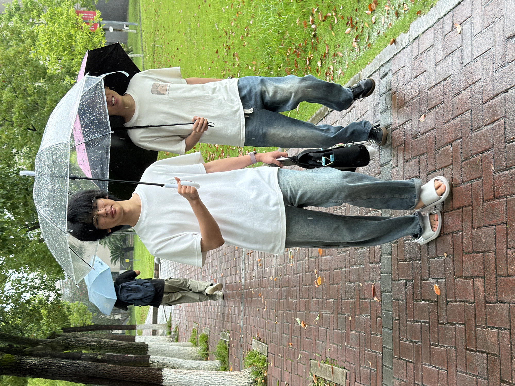 Morning rainfall brings pedestrians and scooter traffic to Jiangjin streets