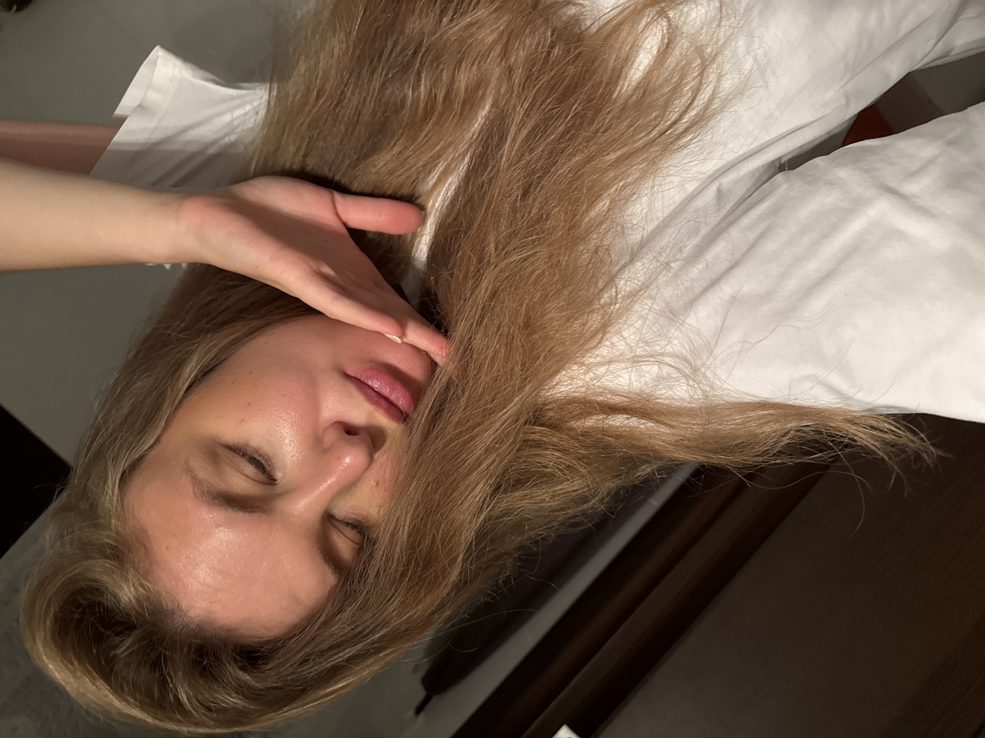 Couple's evening documented through selfies and domestic moments in Vladimir
