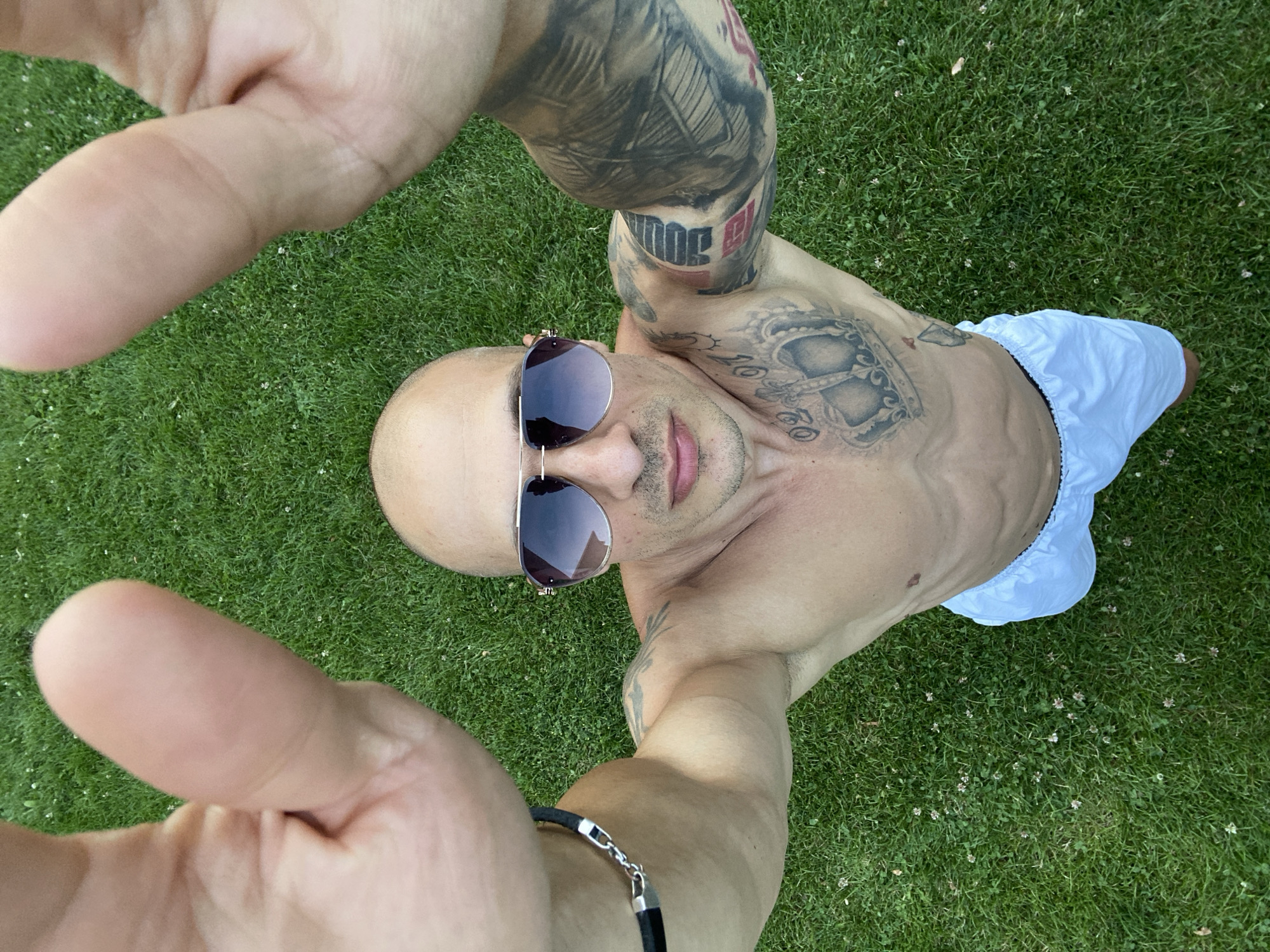 Tattooed workout poses and chill grass hangout in Pleven