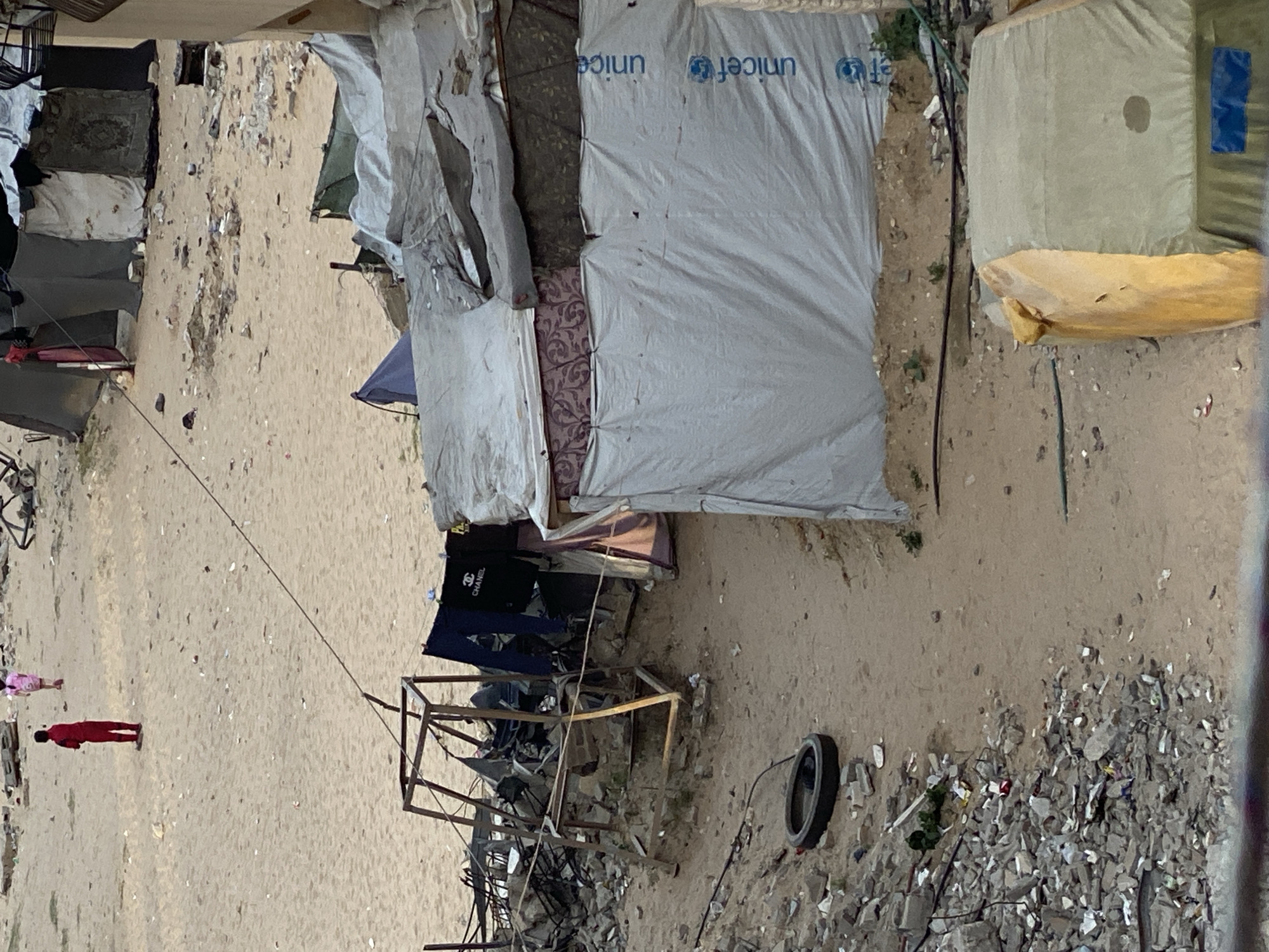 Daily life documented in Khan Yunis displacement areas