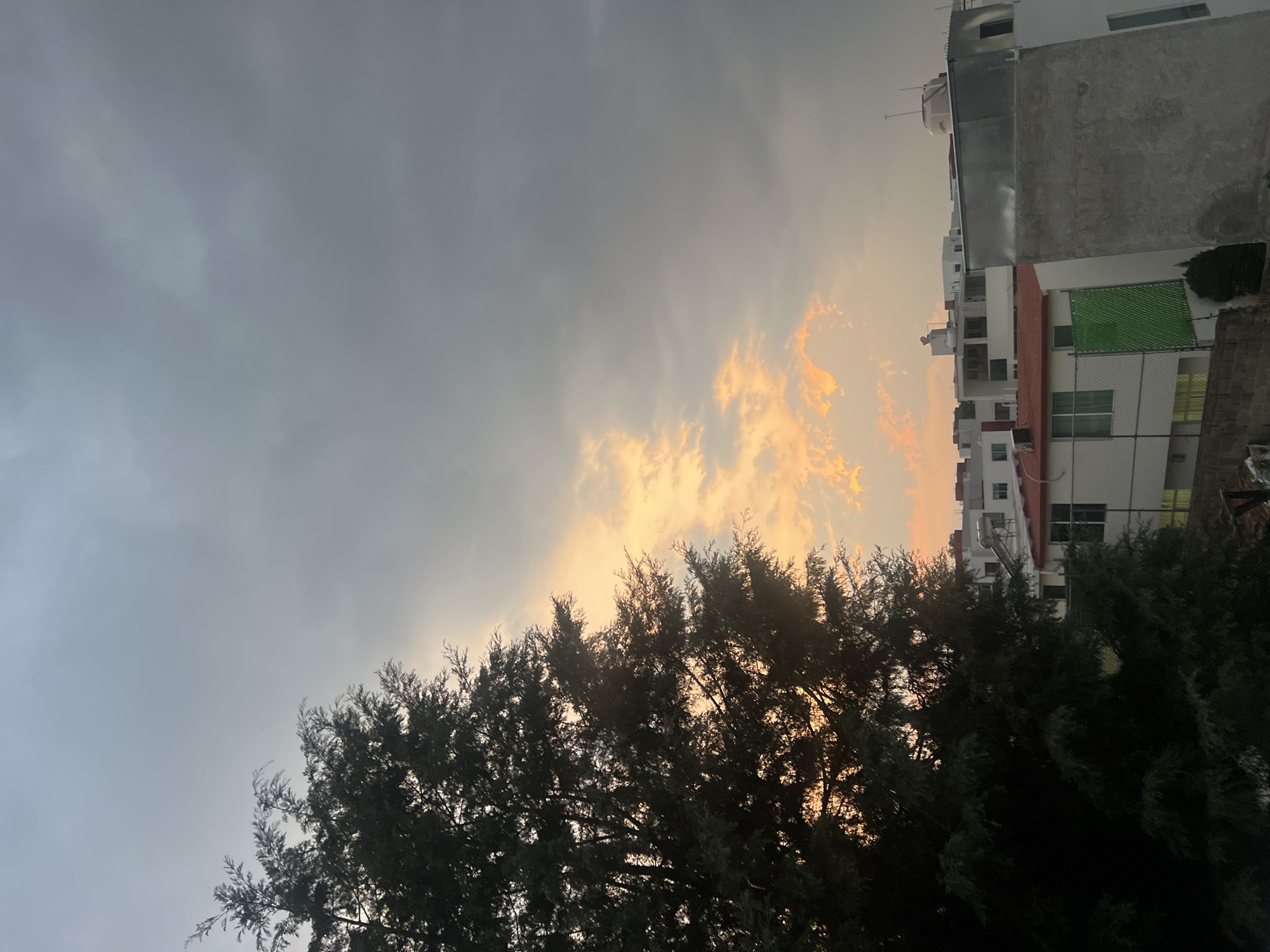 Dramatic sky transition observed in Cholula, Mexico early morning