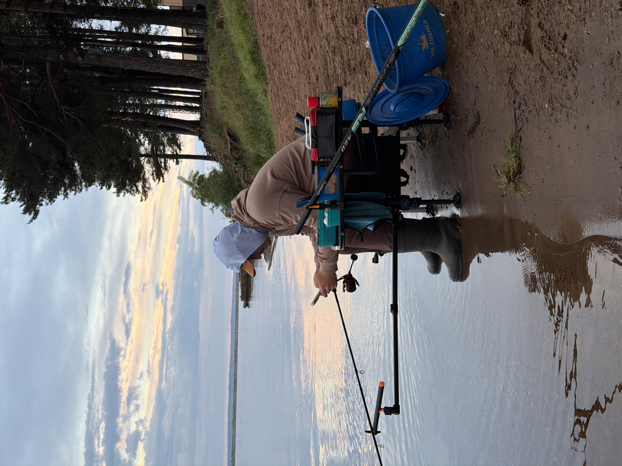 Evening fishing session yields small catches along Kama River