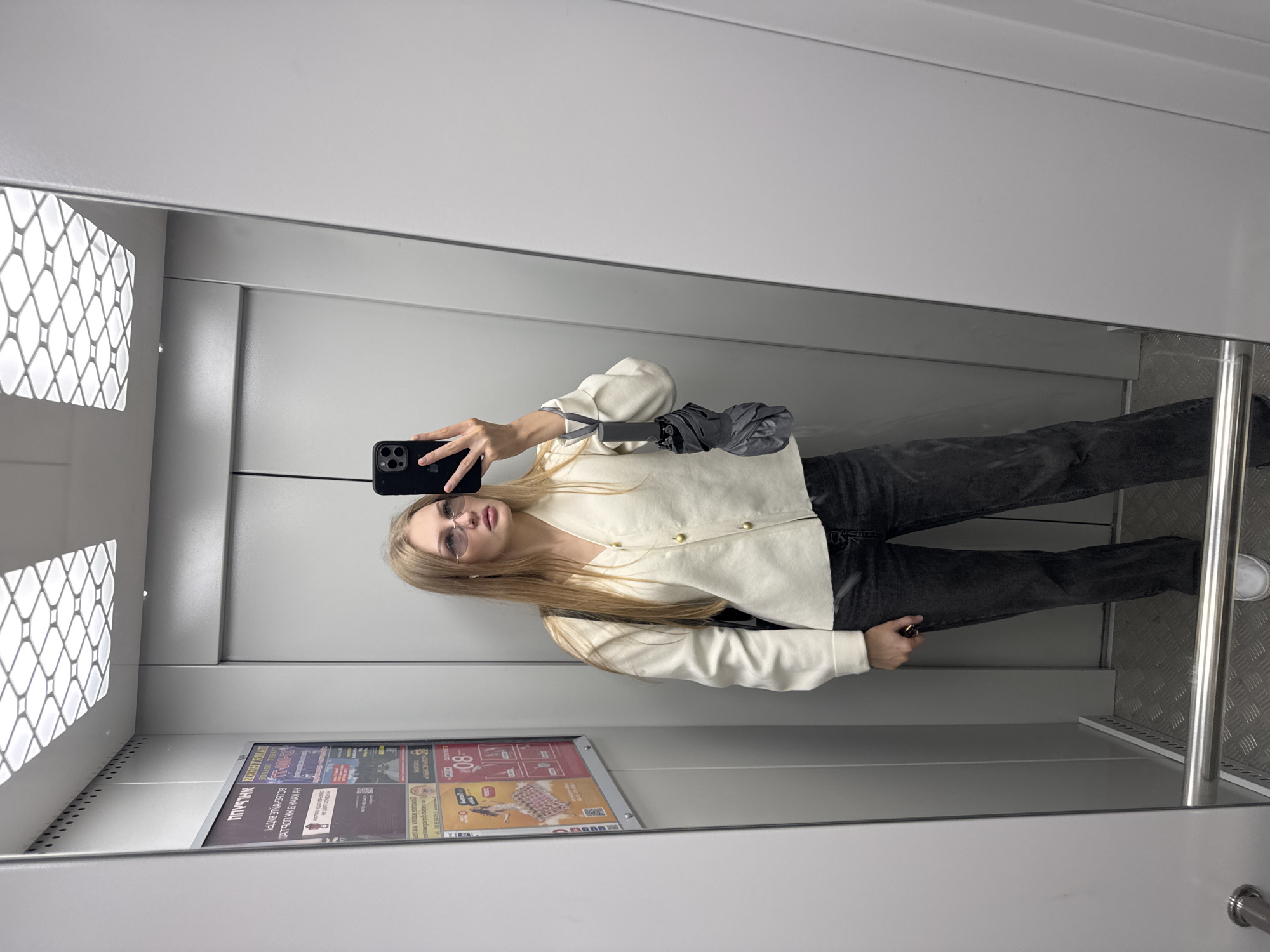 Morning hangout in Perm: elevator selfies and apartment downtime