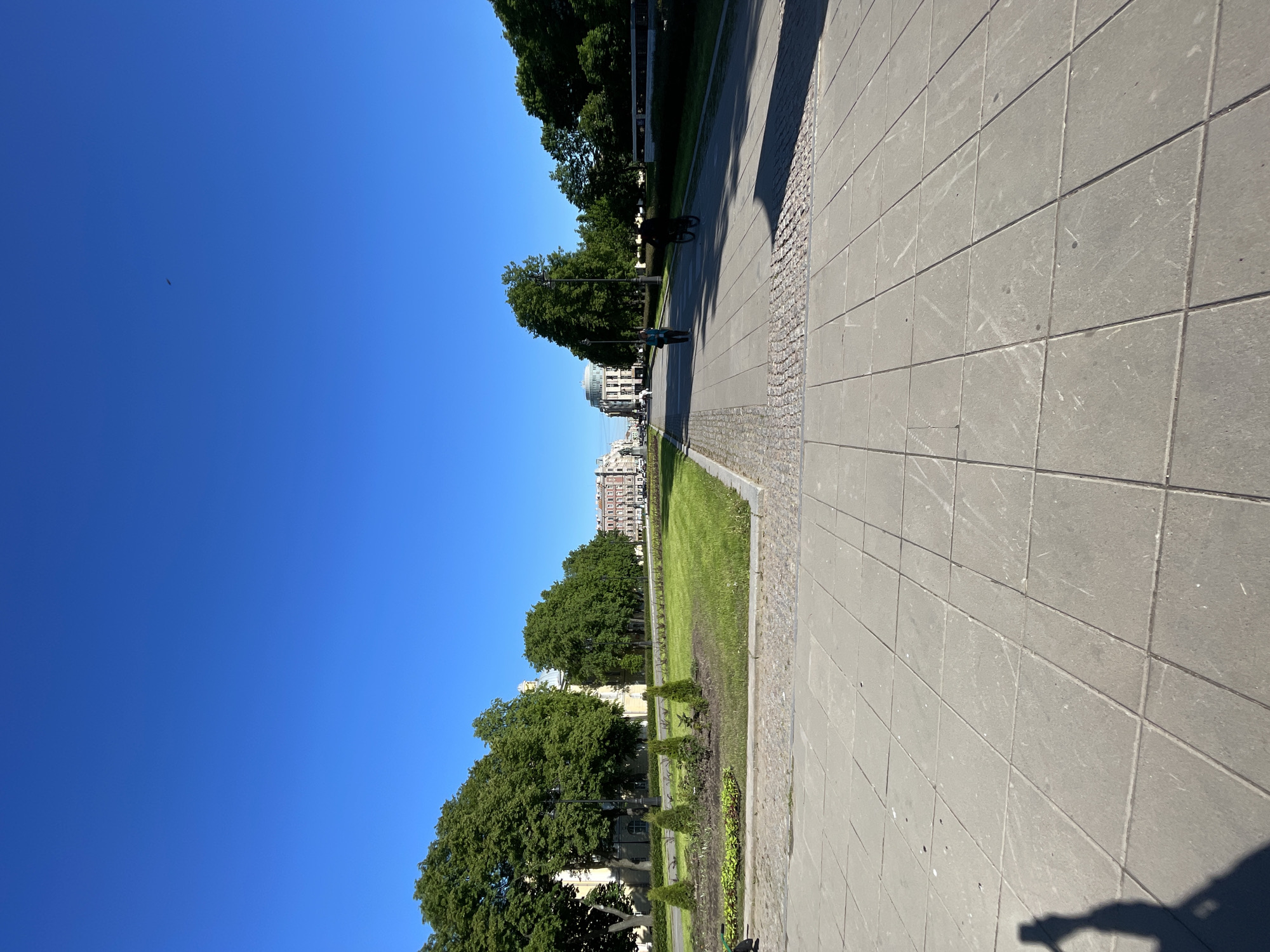 Morning walk through Saint Petersburg parks captured in memories