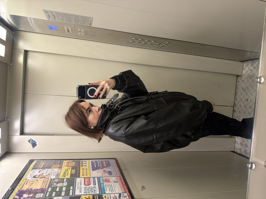 Woman Takes Mirror Selfie in Ust-Ilimsk Elevator