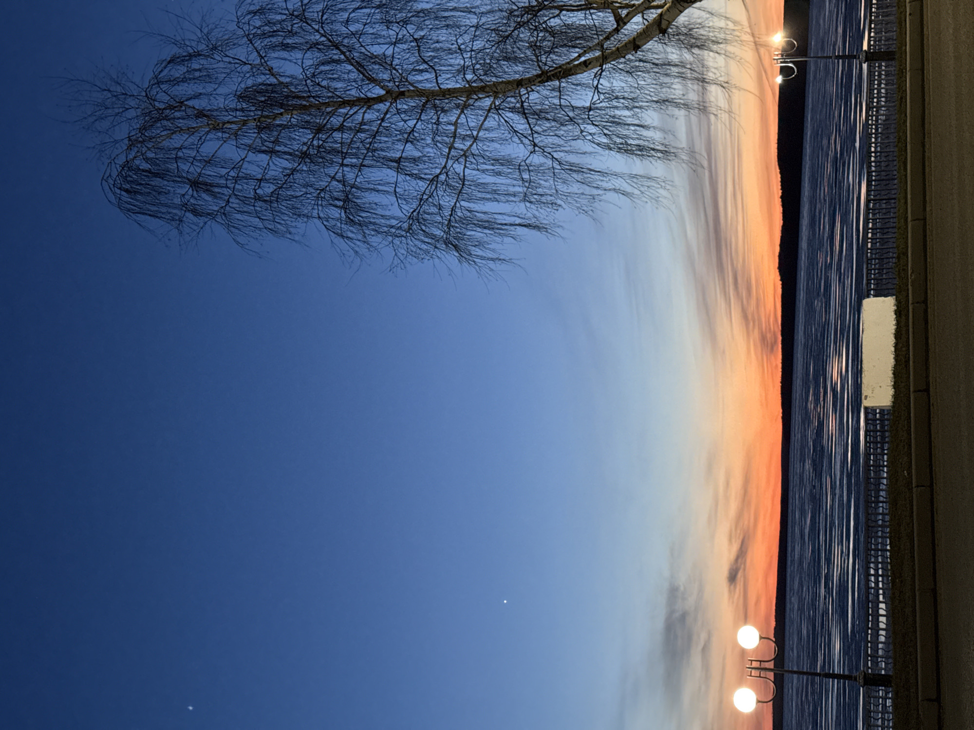 Sunset observed over Votkinsk Reservoir by multiple witnesses