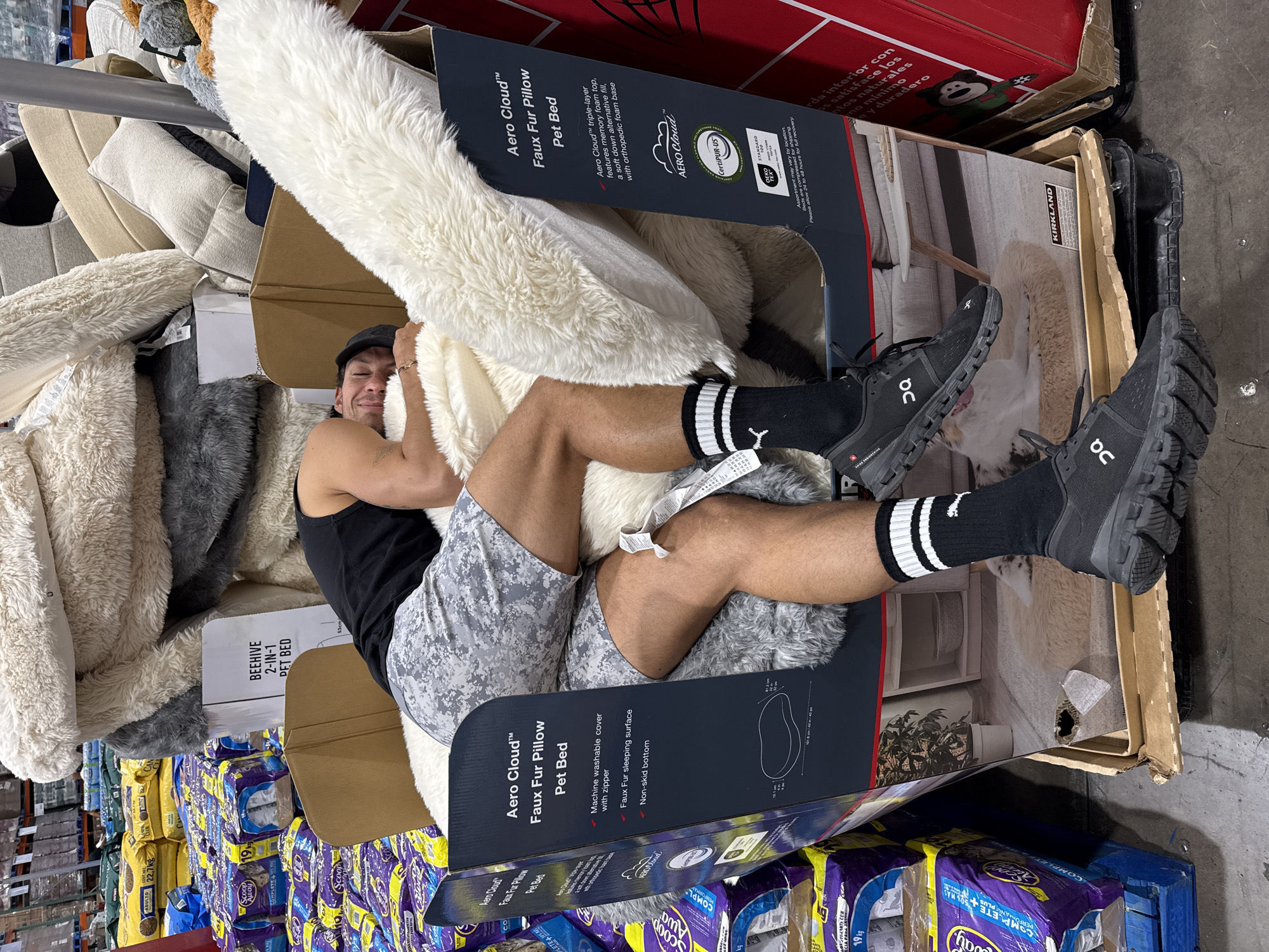 Shoppers browse toys, test products at Puebla warehouse store