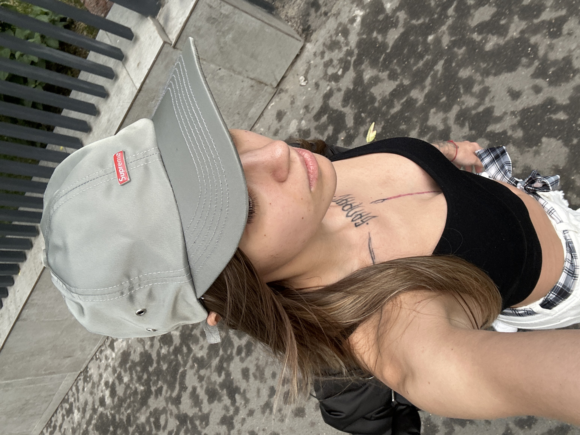 Woman takes selfies across Moscow locations in 12-minute span