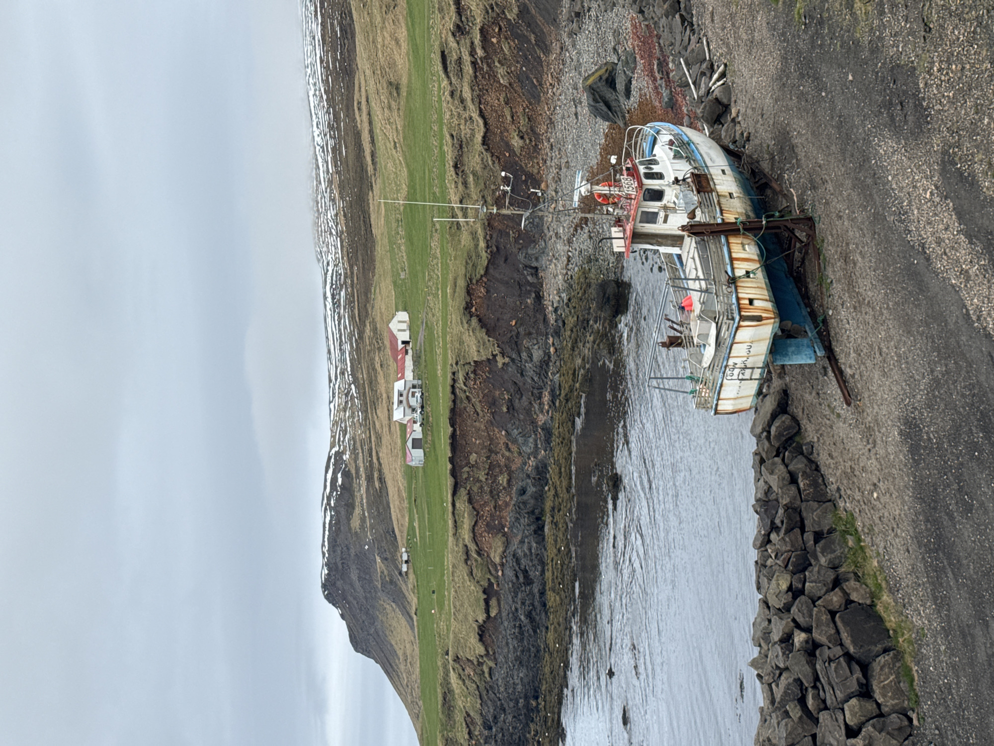 Derelict fishing boat spotted on Bakkagerði shore