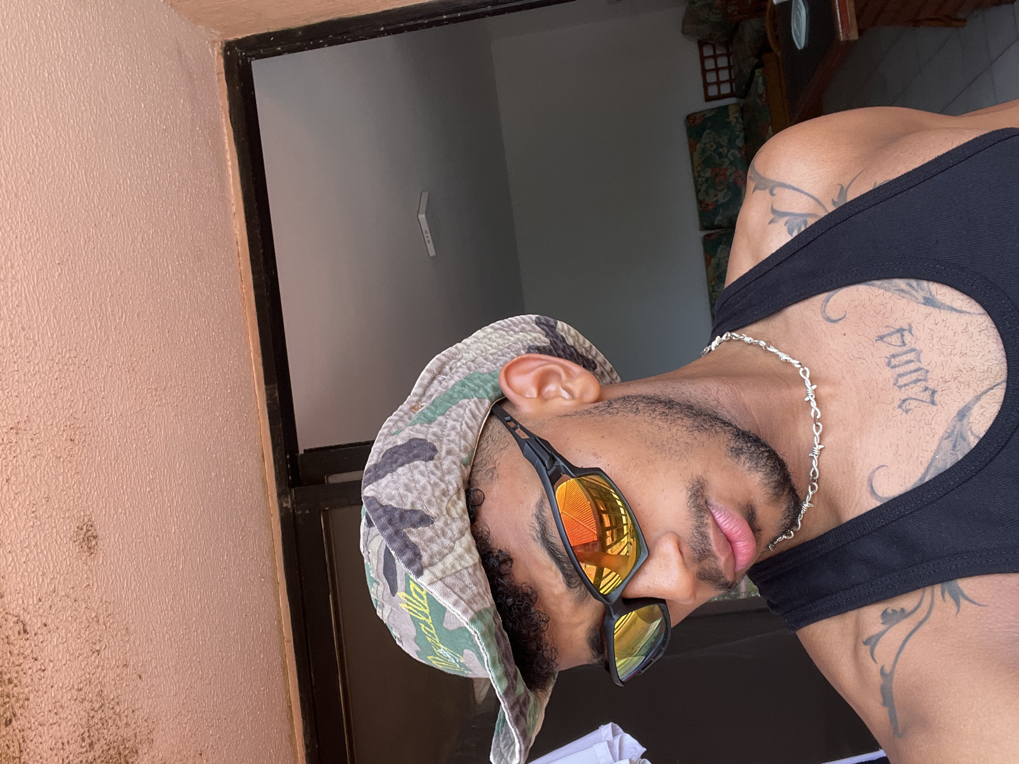 Selfie session documented in Porlamar, Venezuela during morning hours