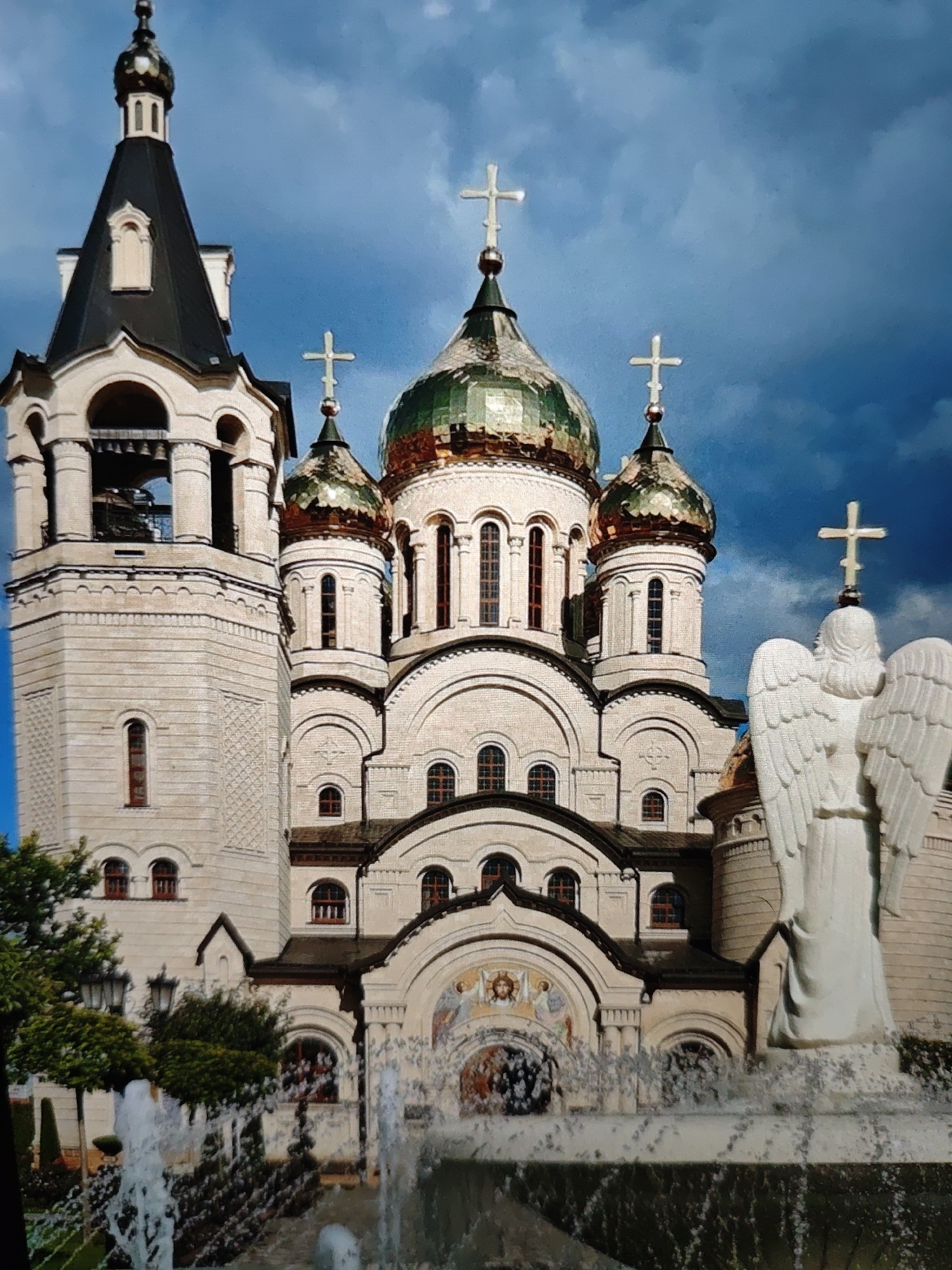 Cats and landmarks: a casual tour of Stavropol