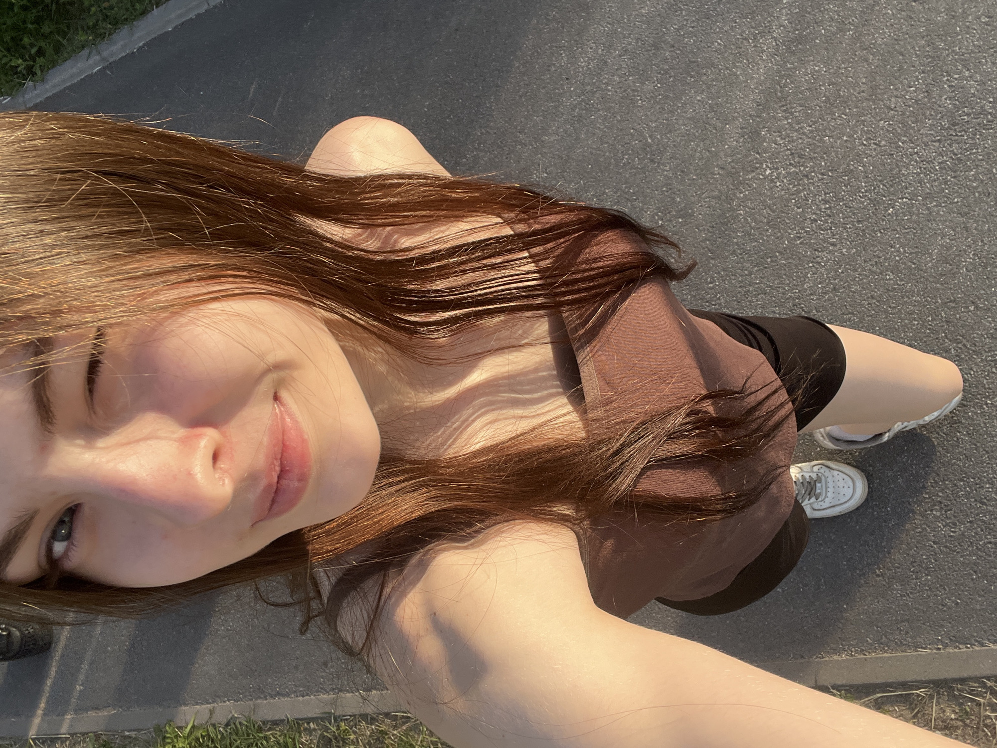 Woman documents afternoon walk through Saint Petersburg residential districts