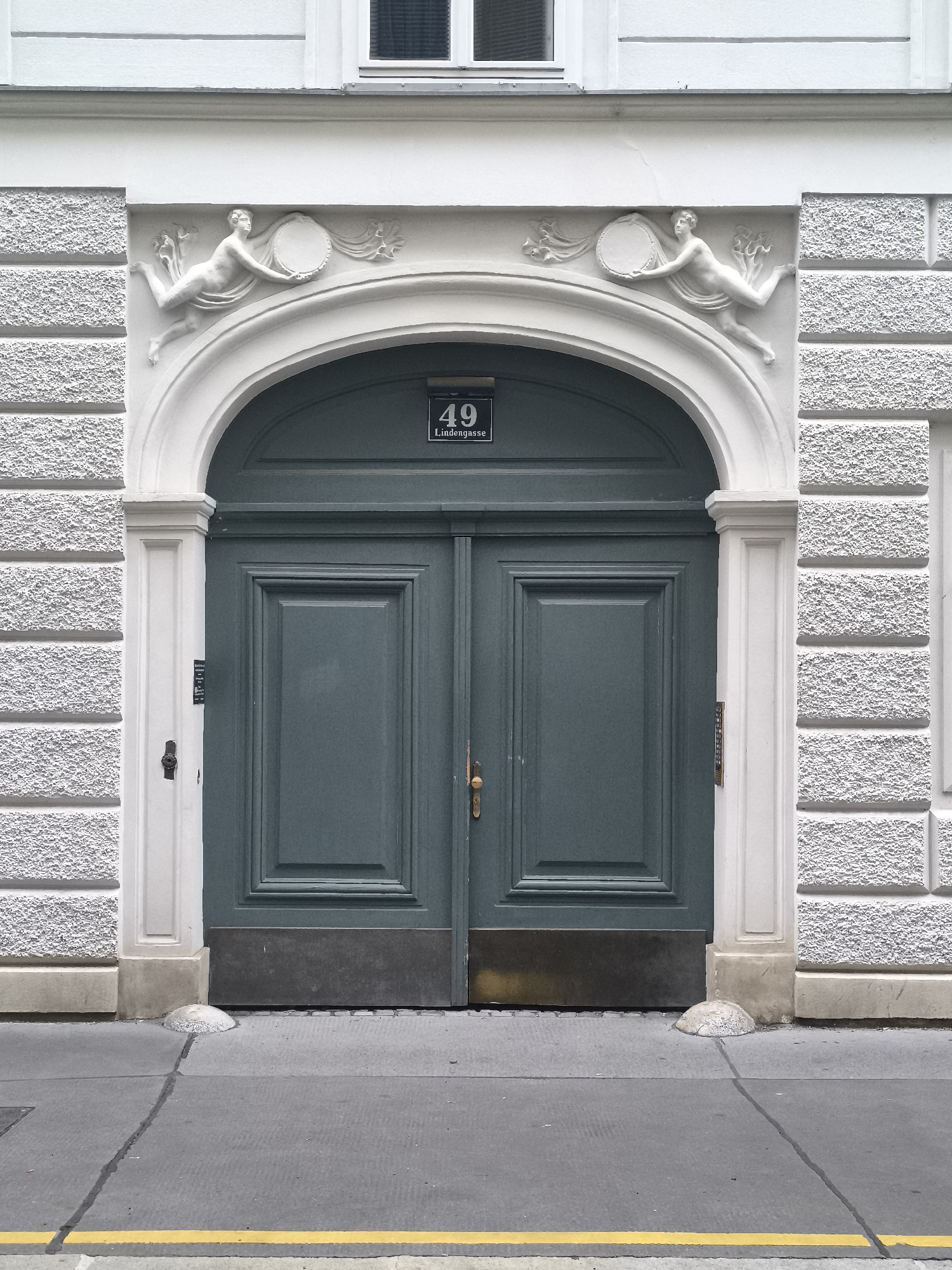 Facades, storefronts, and ivy along a Vienna street
