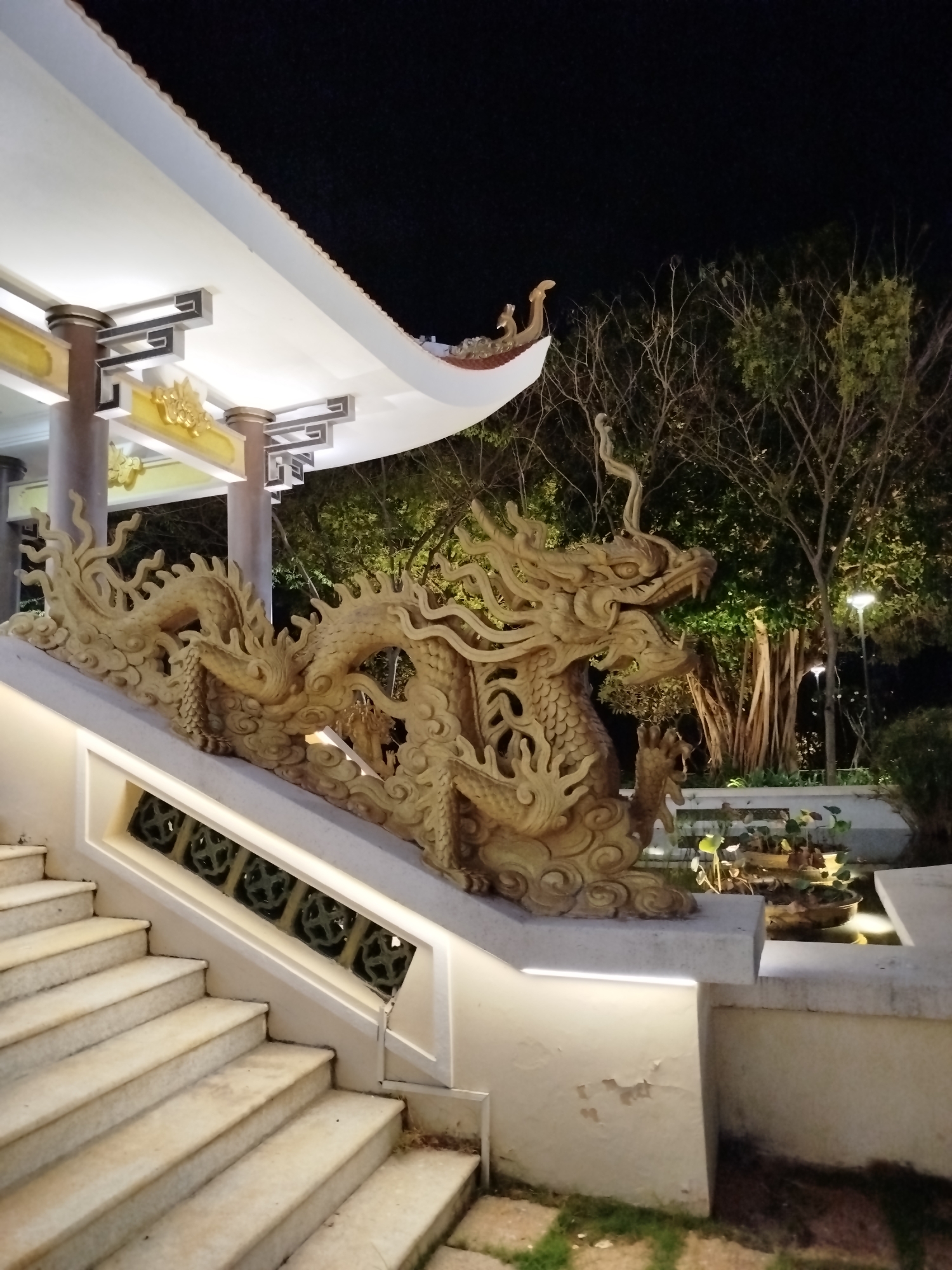 Evening documentation of war memorial architecture in Ho Chi Minh City