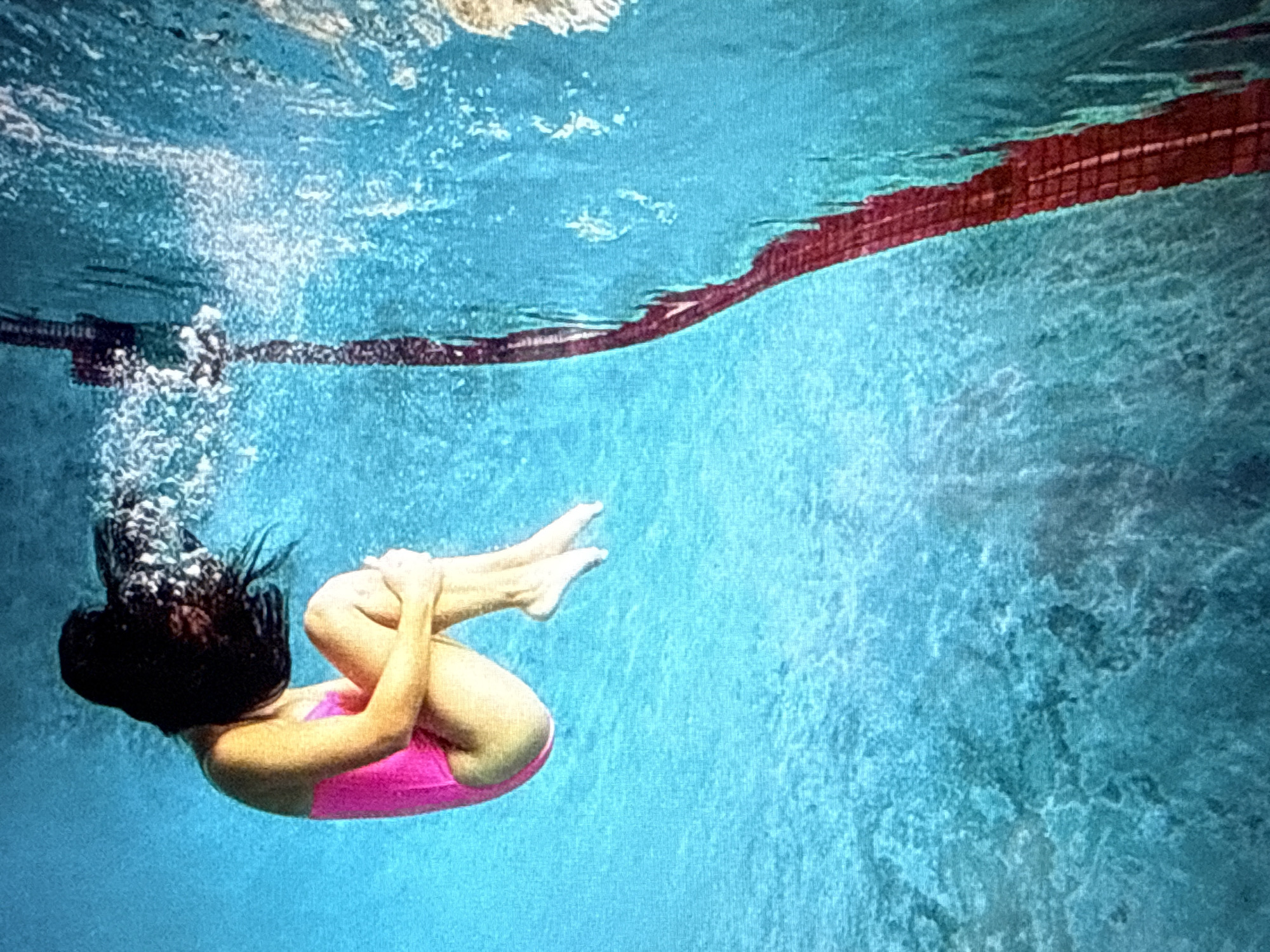 Swimming sessions and villa views with Russian text overlays