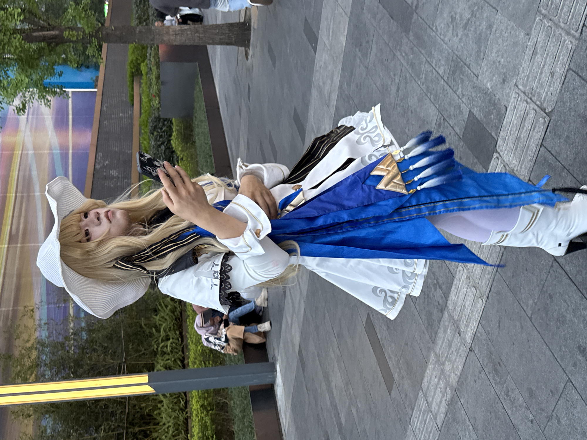 Cosplayer and companion spotted on Chengdu street