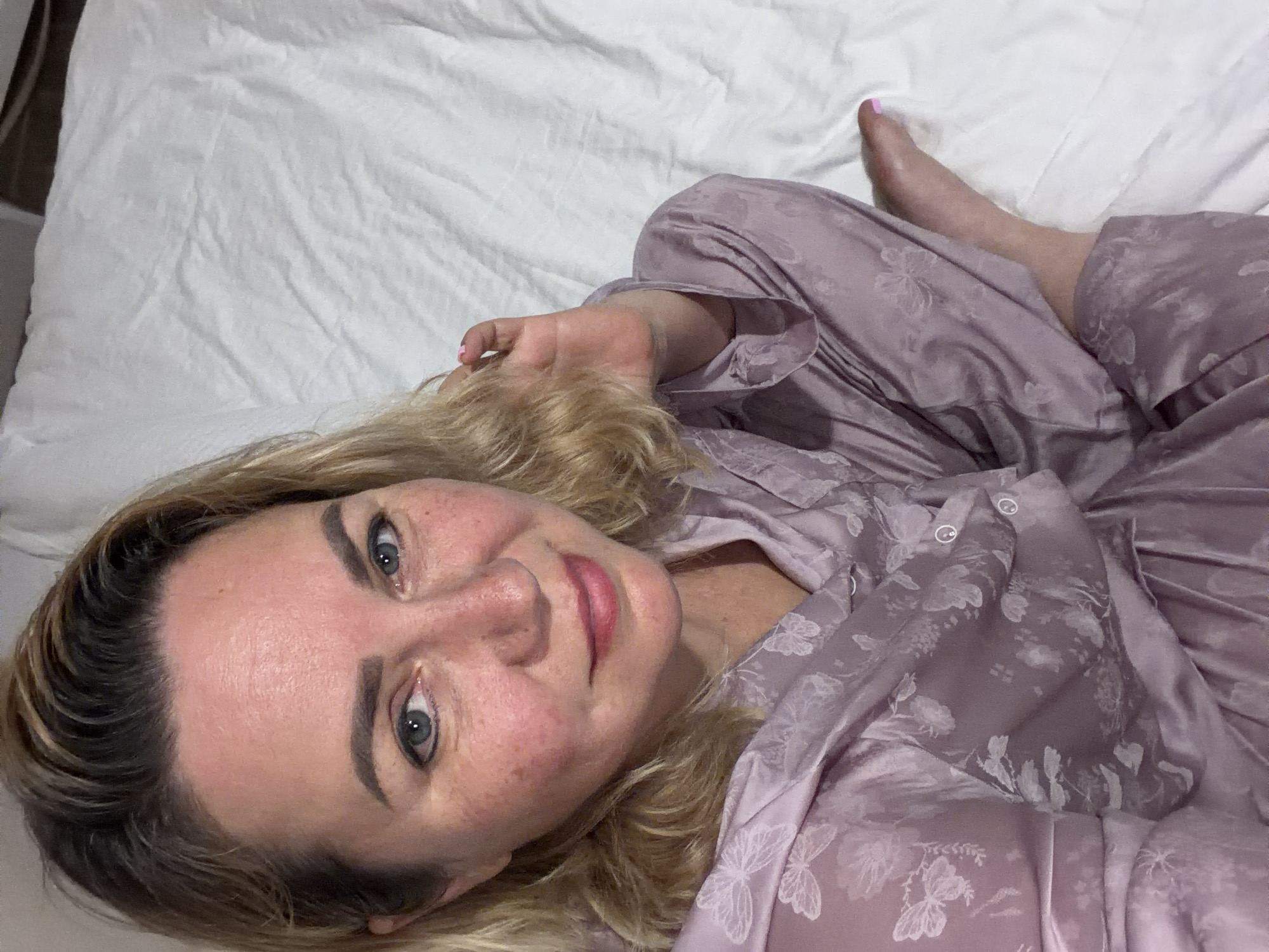 Quiet evening moments captured in Leningradskaya home