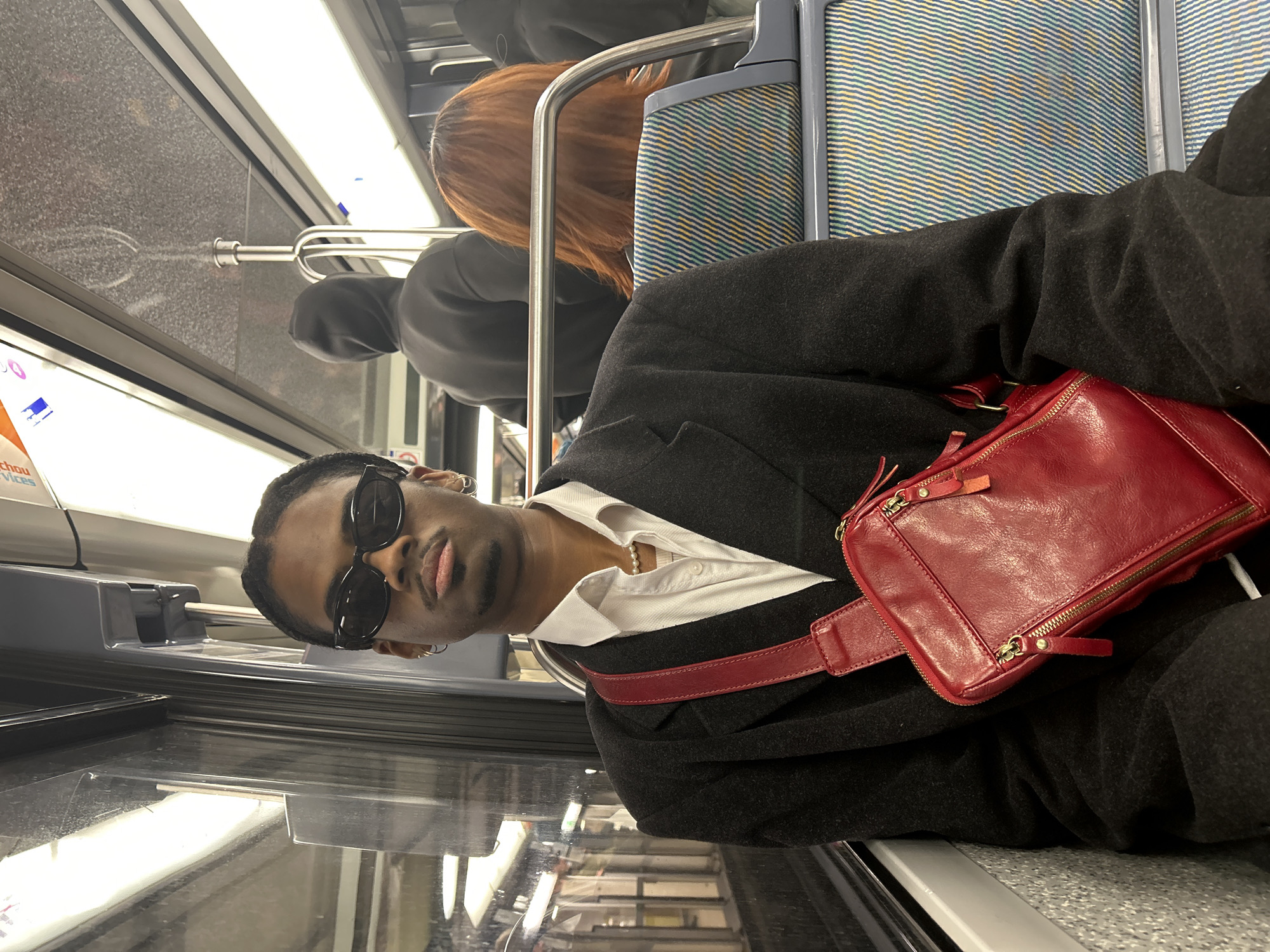Formally dressed passenger spotted on Paris metro Sunday evening