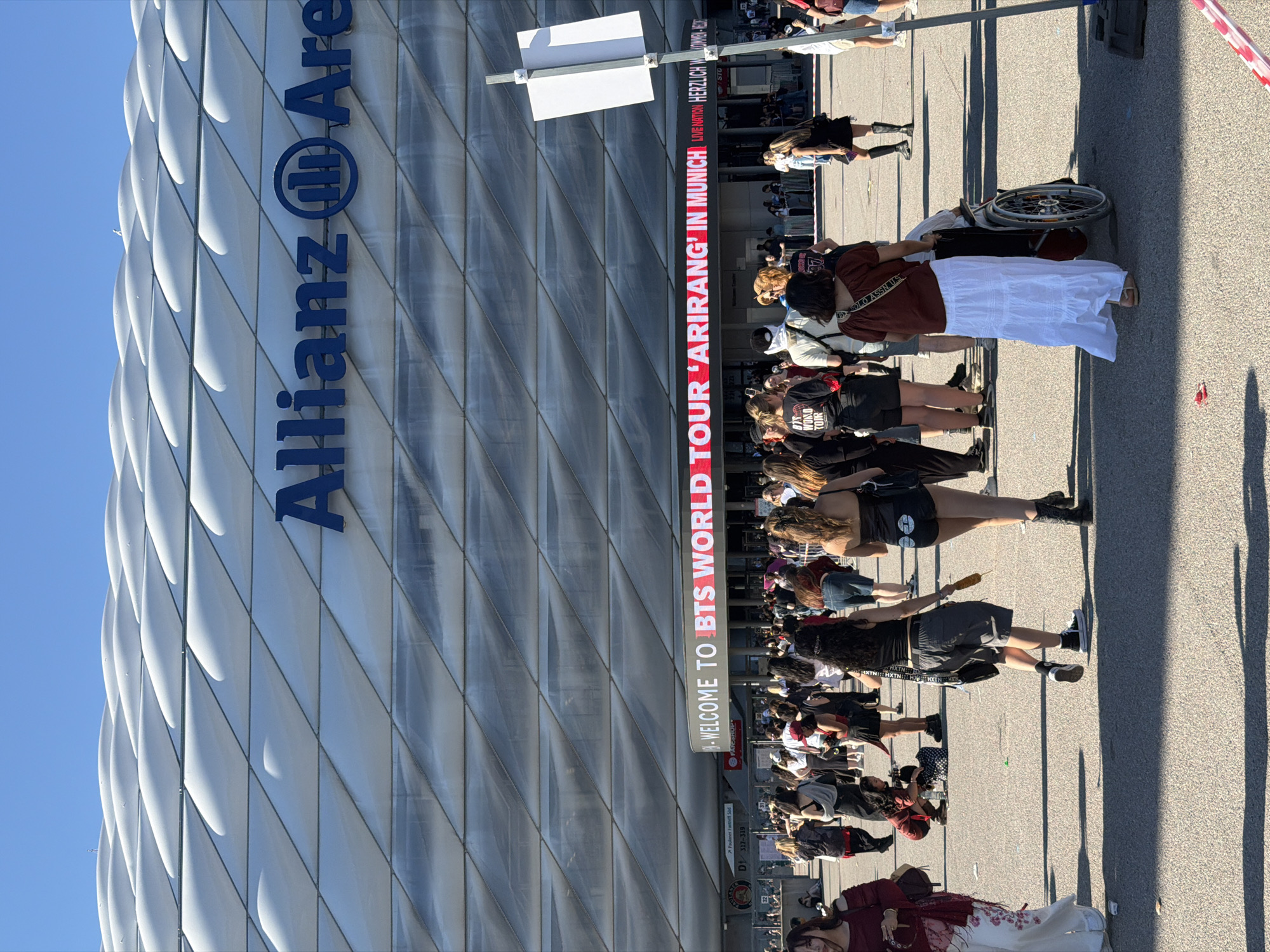 Live concert at Allianz Arena draws big crowds in Munich
