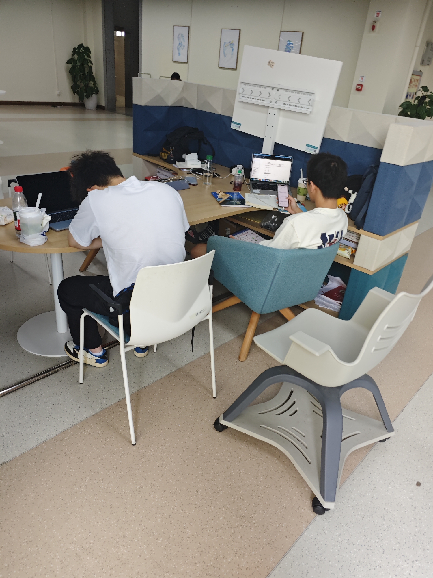 Early morning life documented across Chongqing High-tech Zone