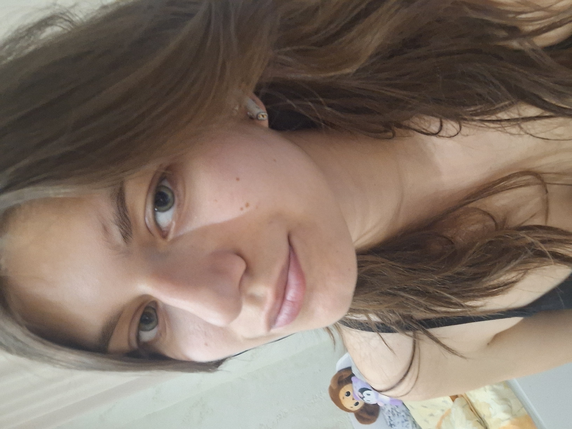 Woman documents quiet afternoon with cat and cake in Bulgaria