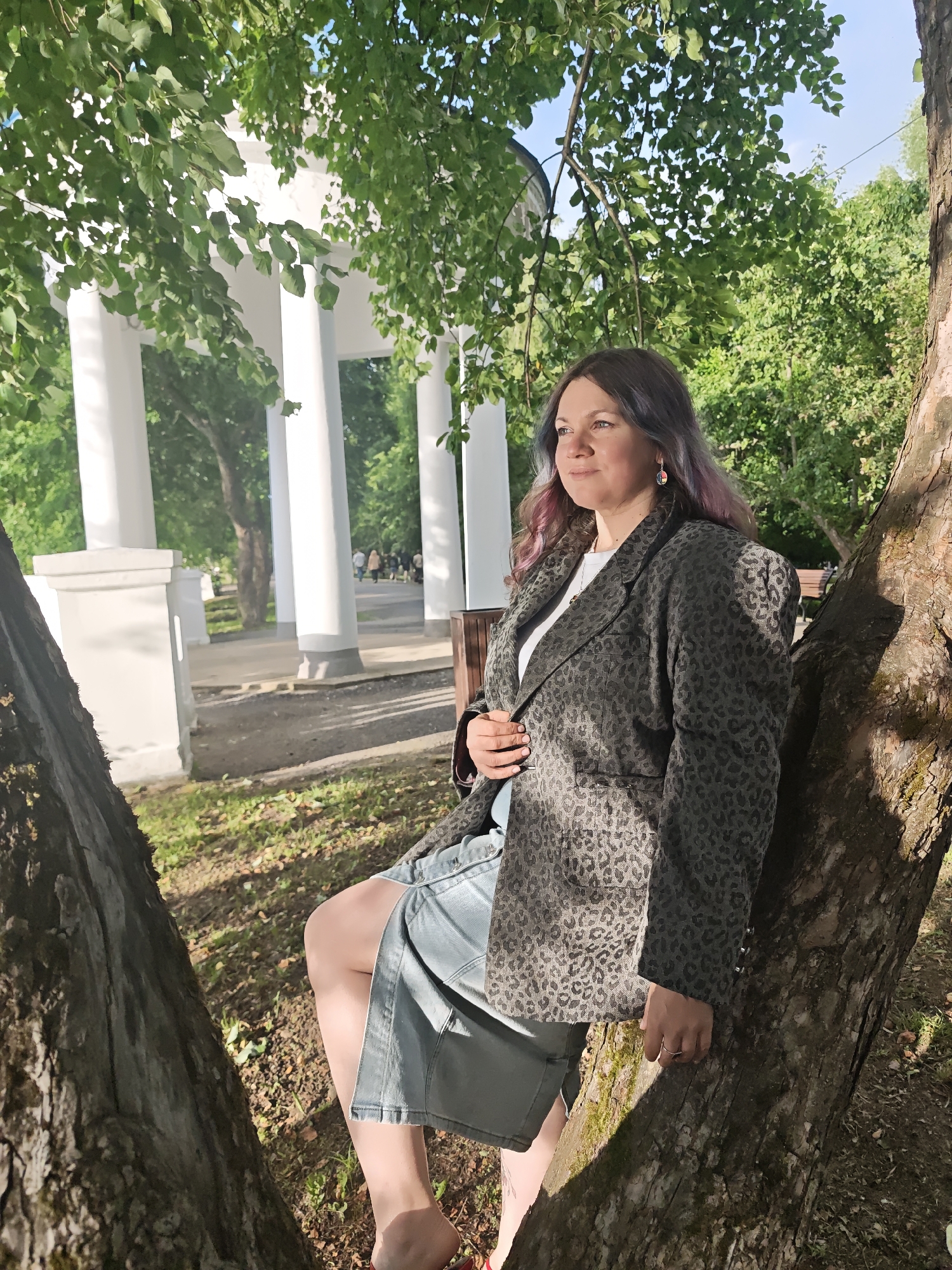 Leopard-print blazer and denim in a Dubna park