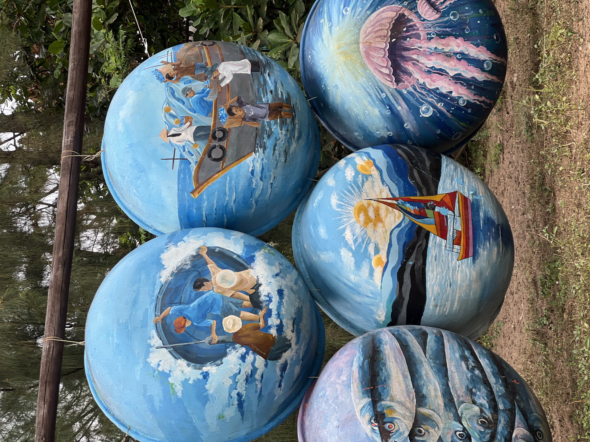 Colorful art installations spotted at Đà Nẵng waterfront park