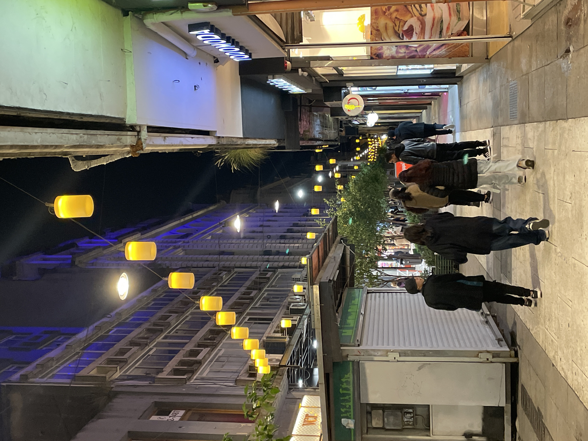 Evening foot traffic documented around Buenos Aires shopping district