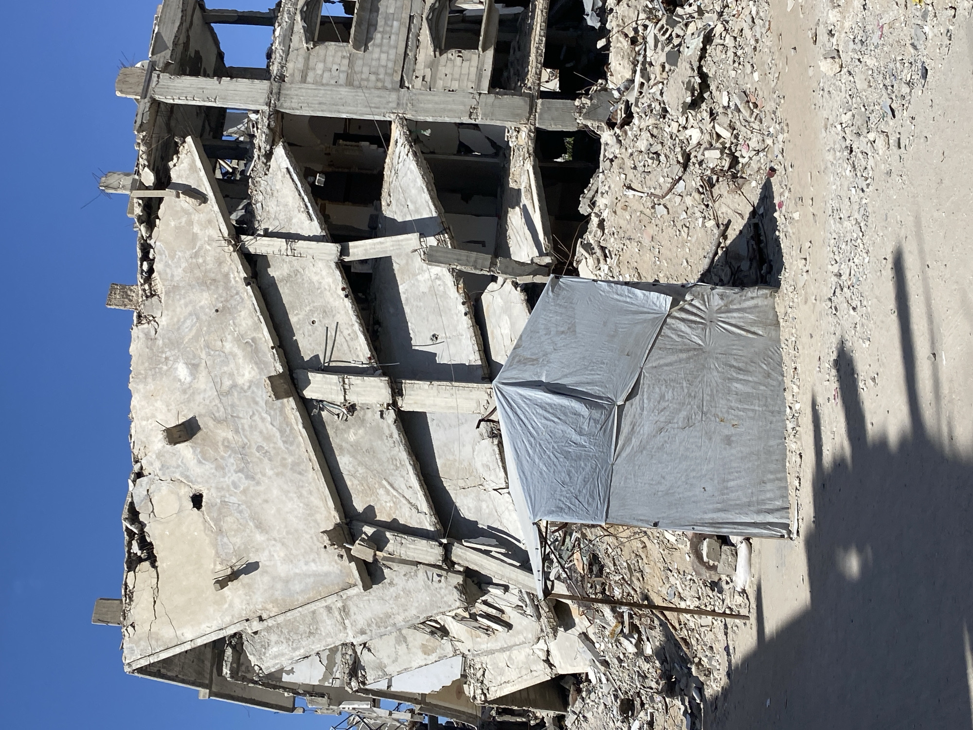 Civilians navigate destruction, collect water amid Khan Yunis rubble