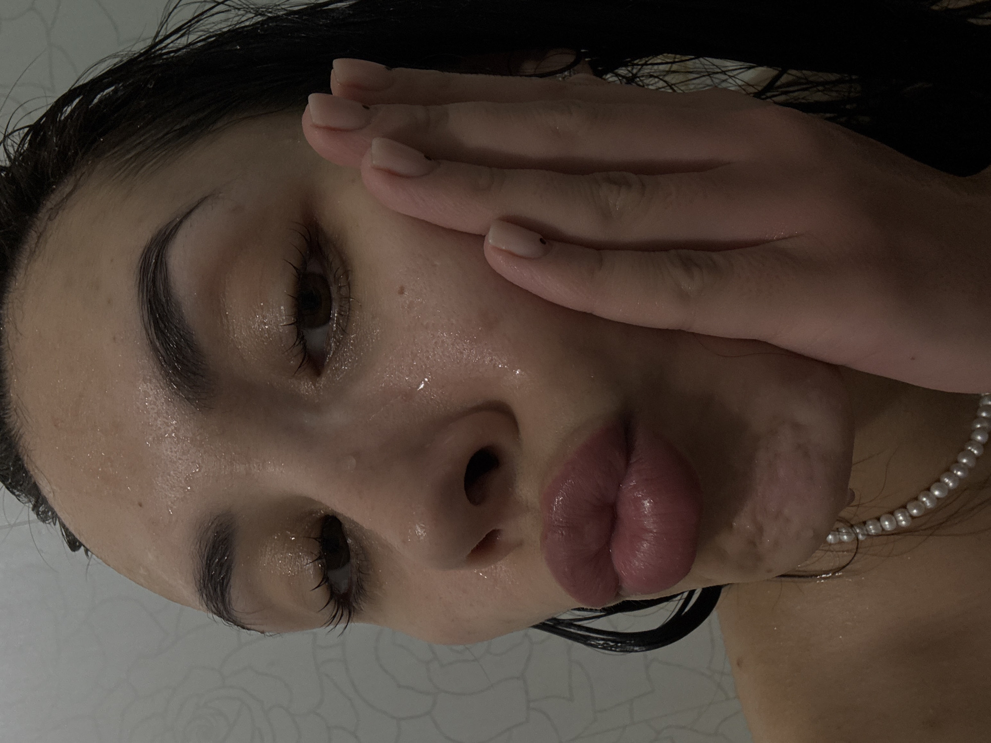 Woman photographed with wet hair, pearl necklace in Votkinsk
