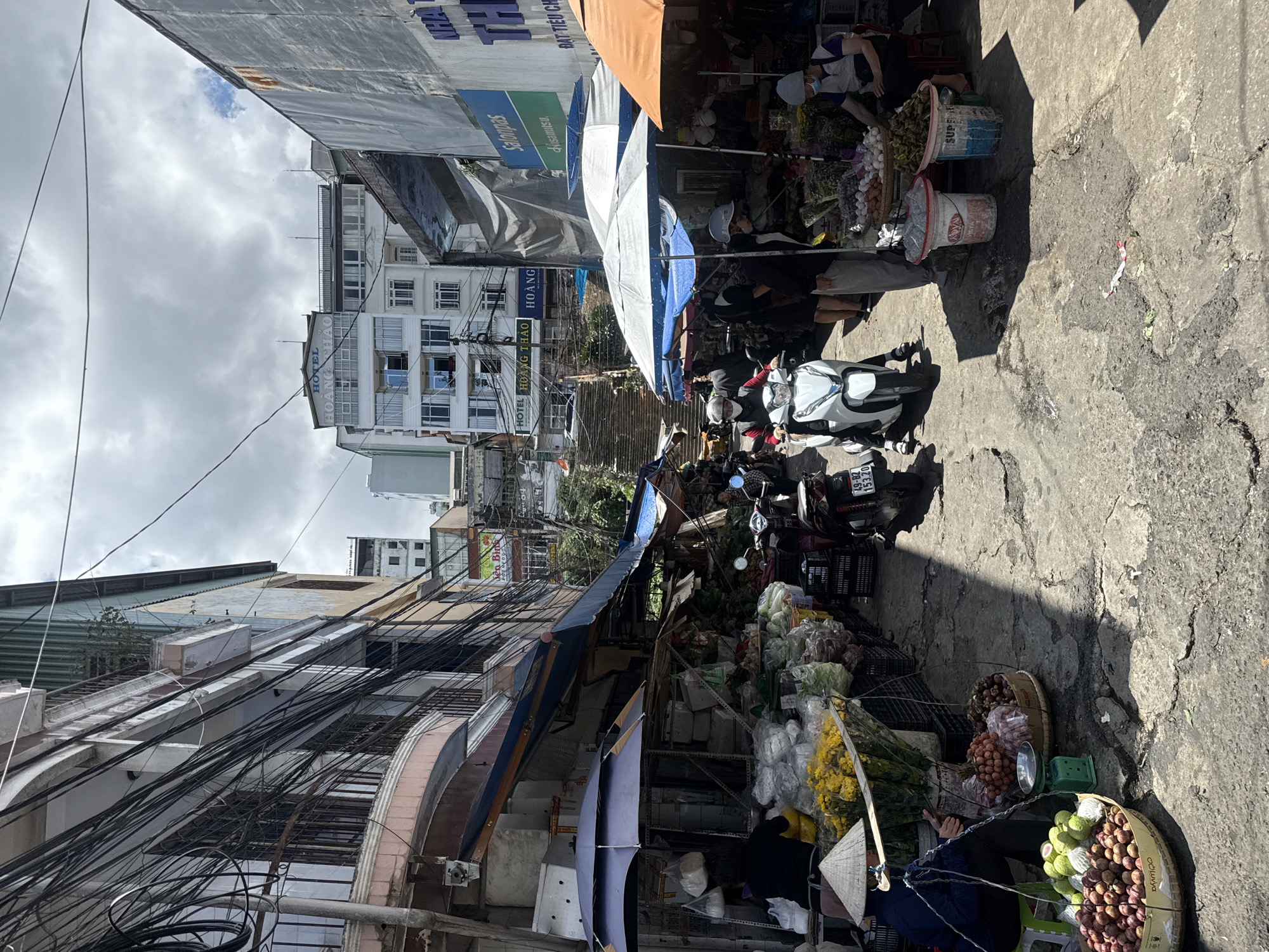 Street-level Da Lat: markets, alleyways, and lakeside moments