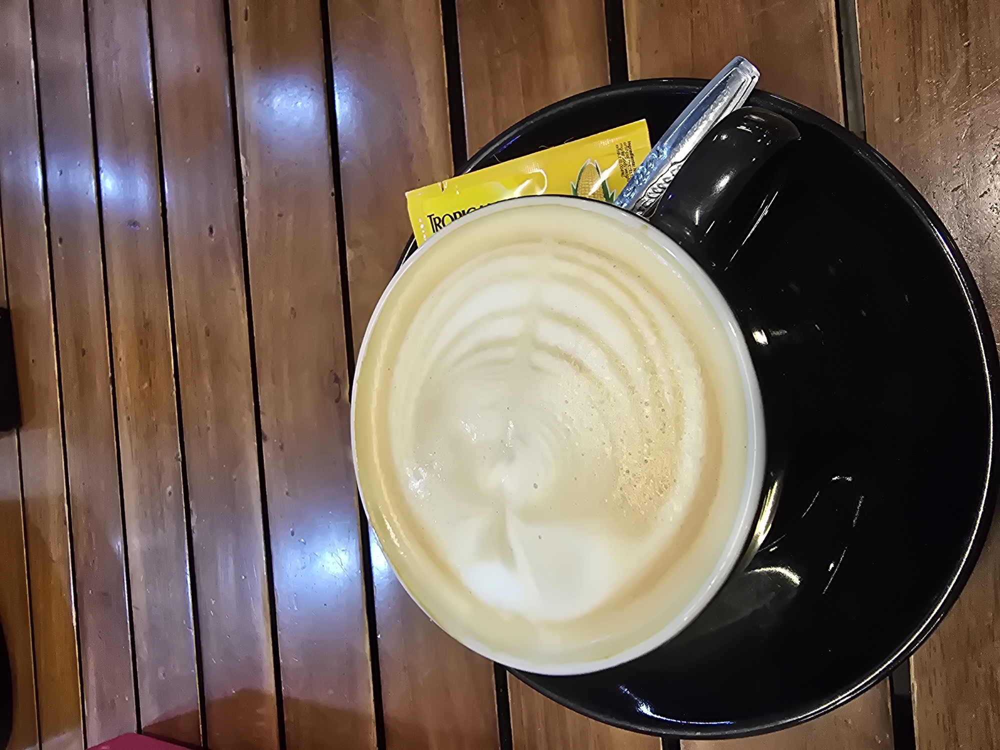 Café, fast food, and airport arrivals in Ramunia Dua