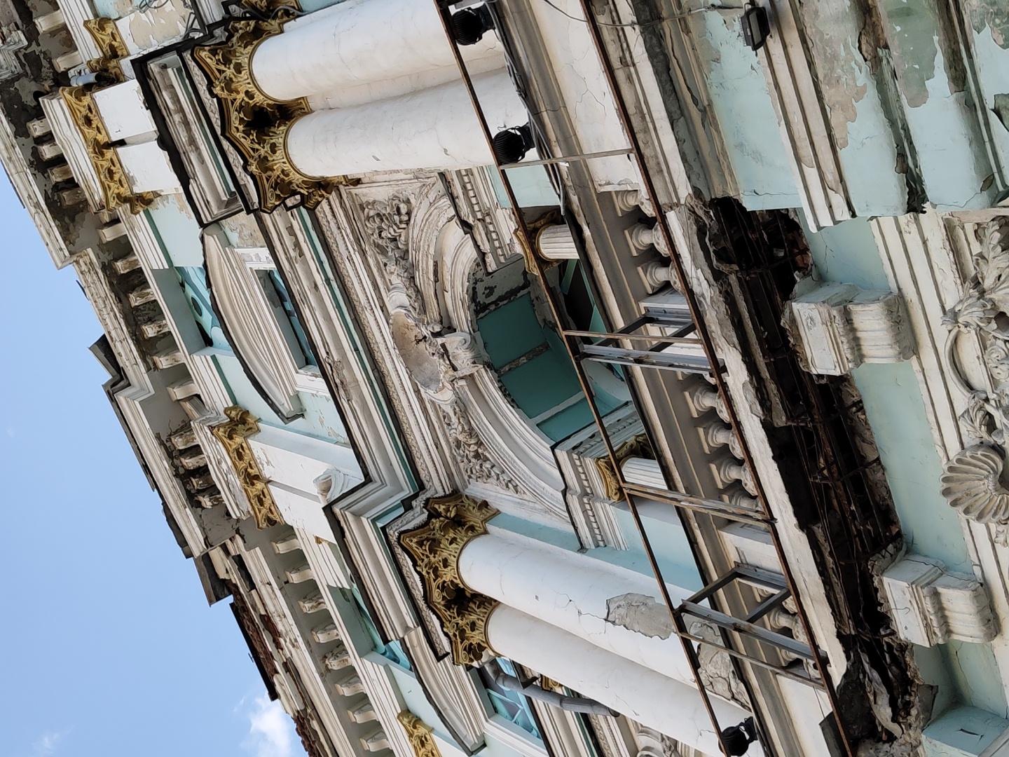 Witness documents ornate buildings and parks in nine-minute sequence