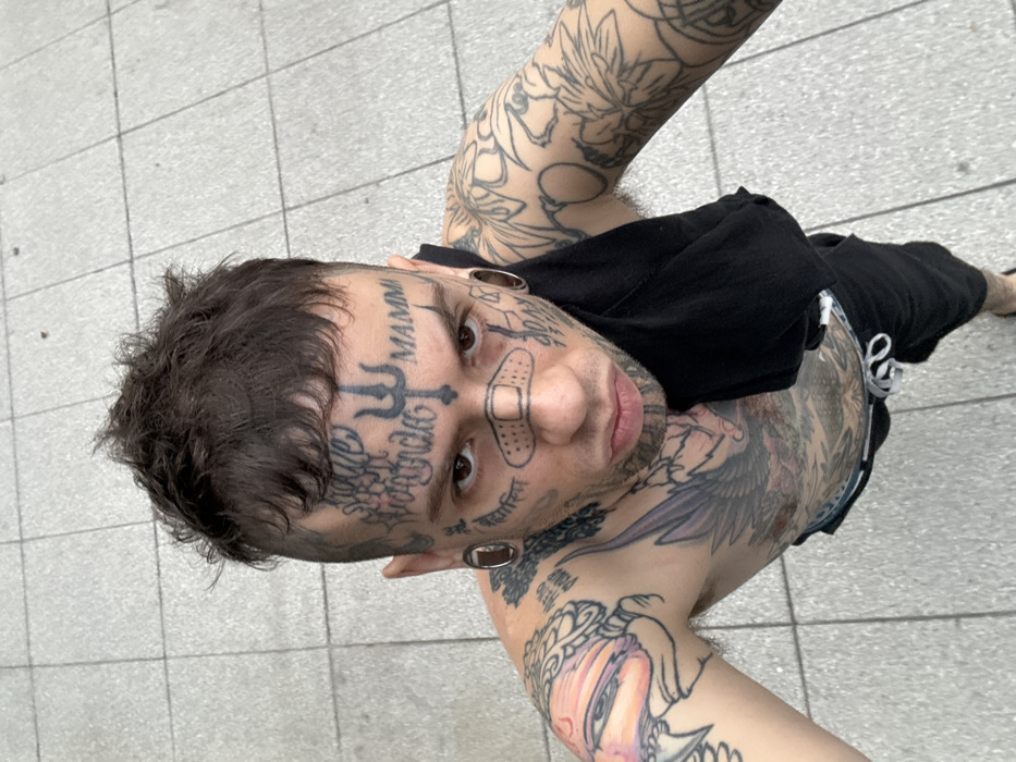 Buenos Aires residents share evening moments with tattooed companion, cat