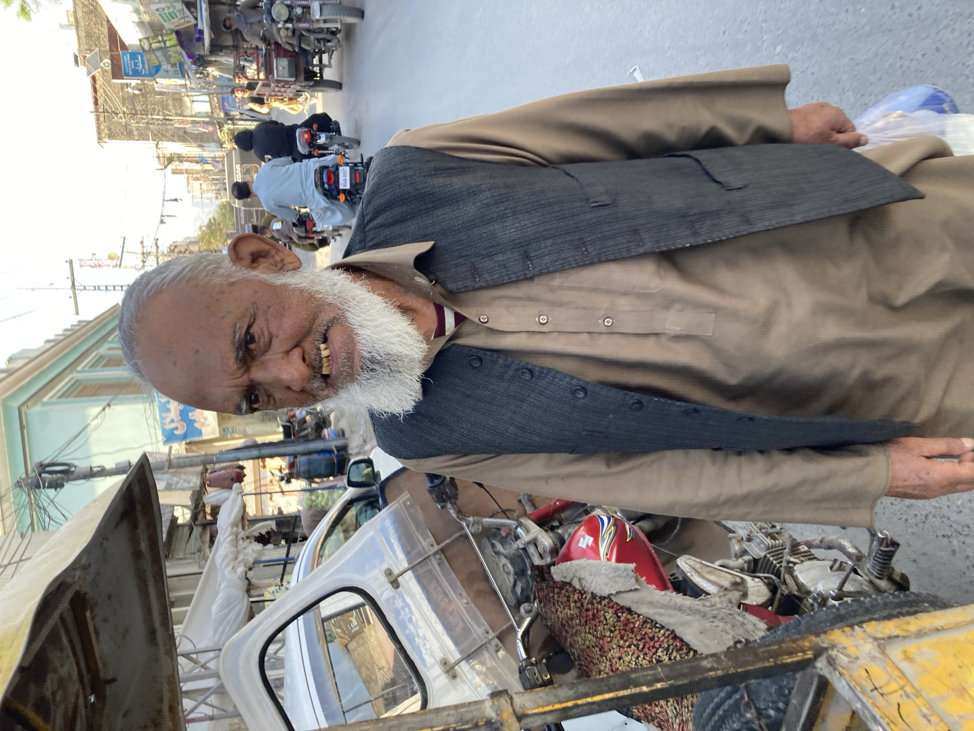 Daily life moments captured across Quetta streets and dessert